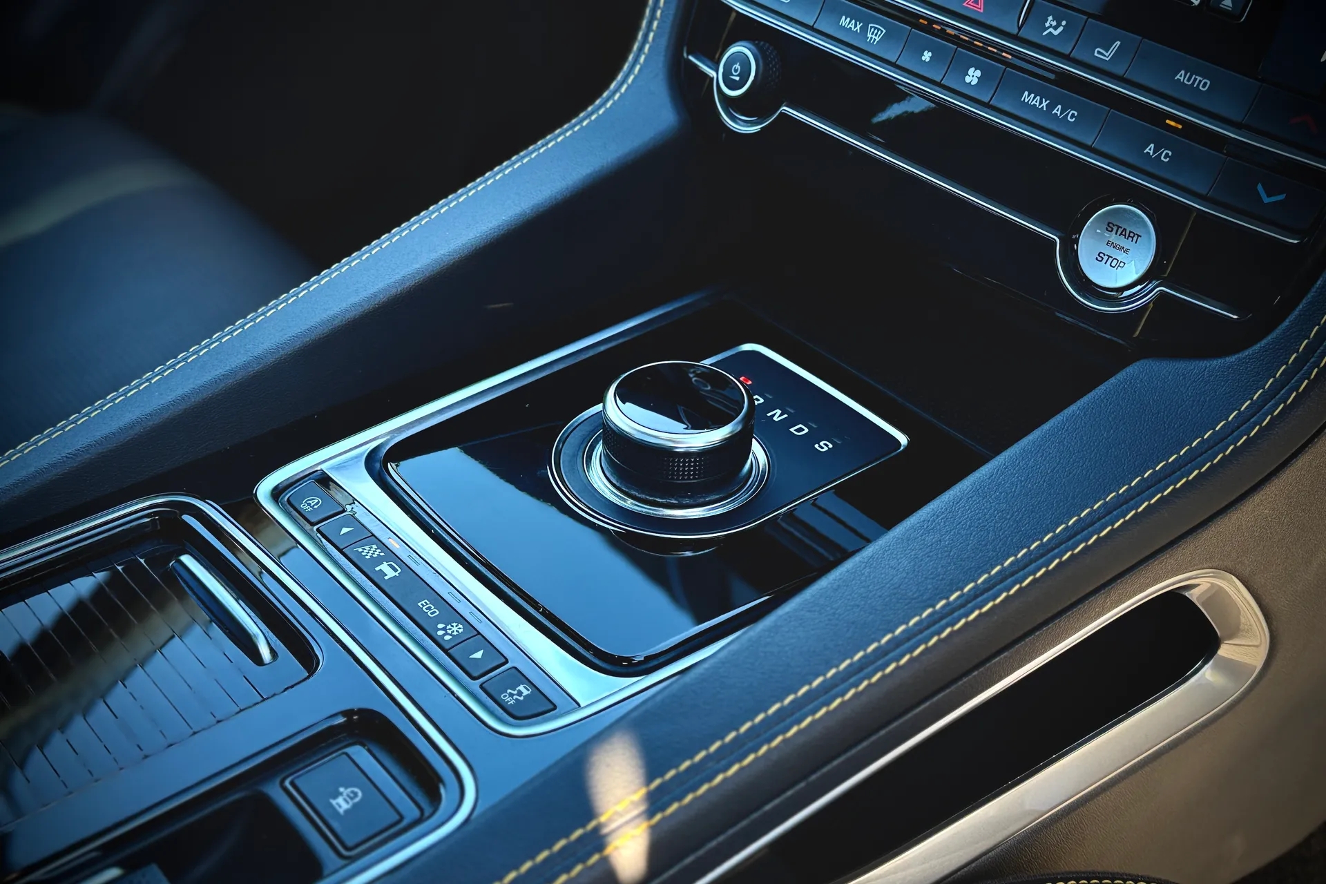 Jaguar F-PACE thumbnail image number 20