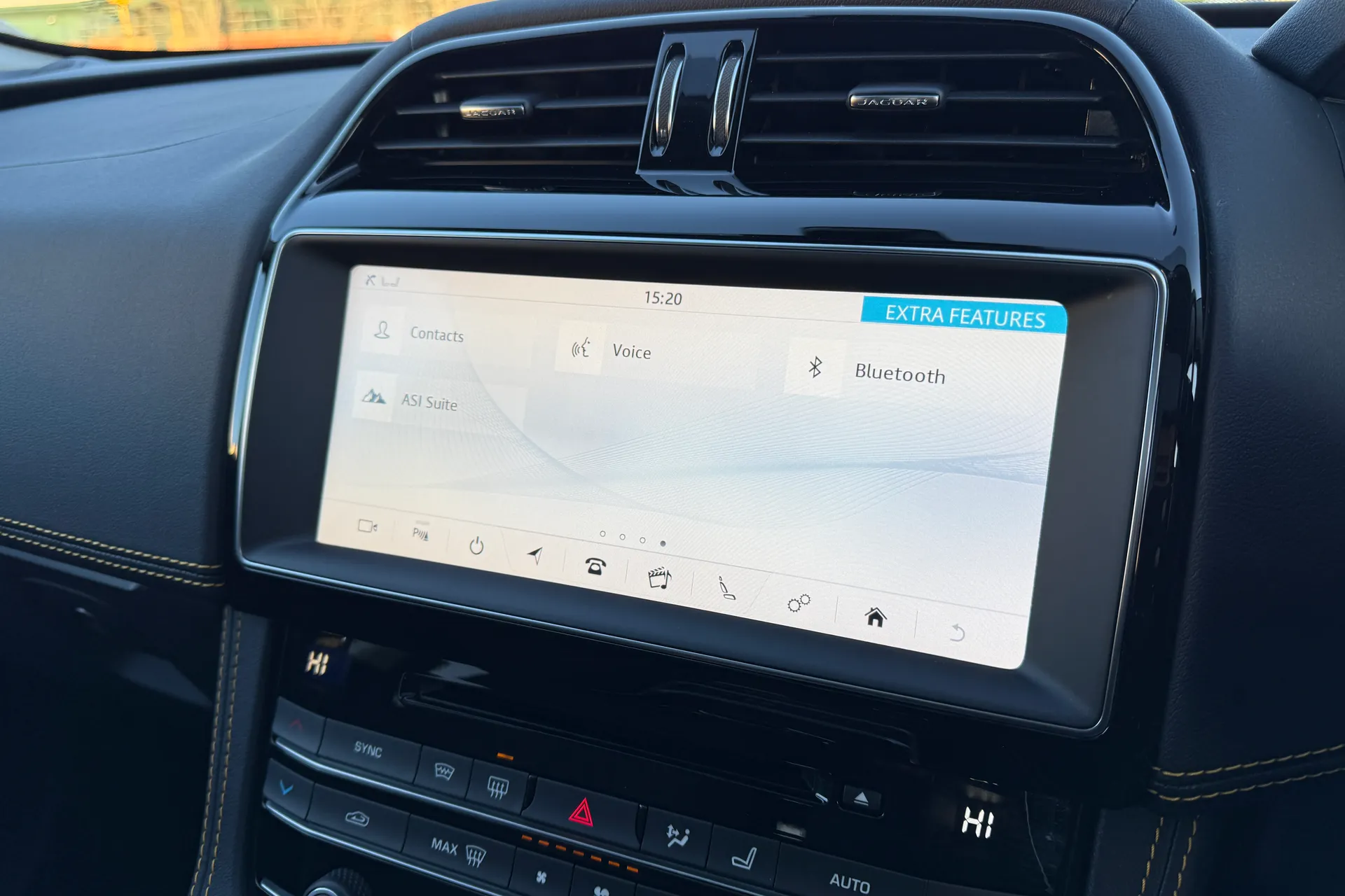 Jaguar F-PACE thumbnail image number 53