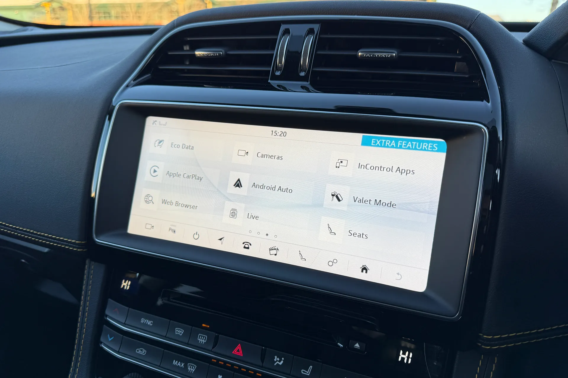 Jaguar F-PACE thumbnail image number 52