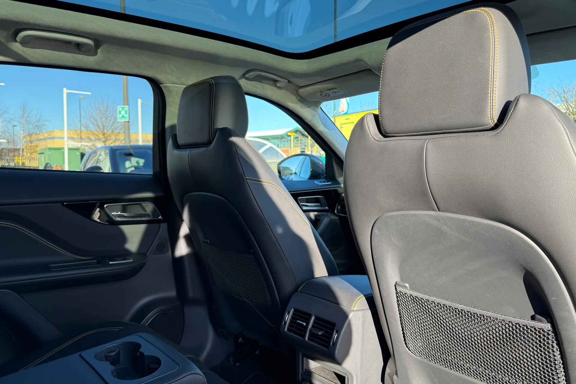 Jaguar F-PACE thumbnail image number 32