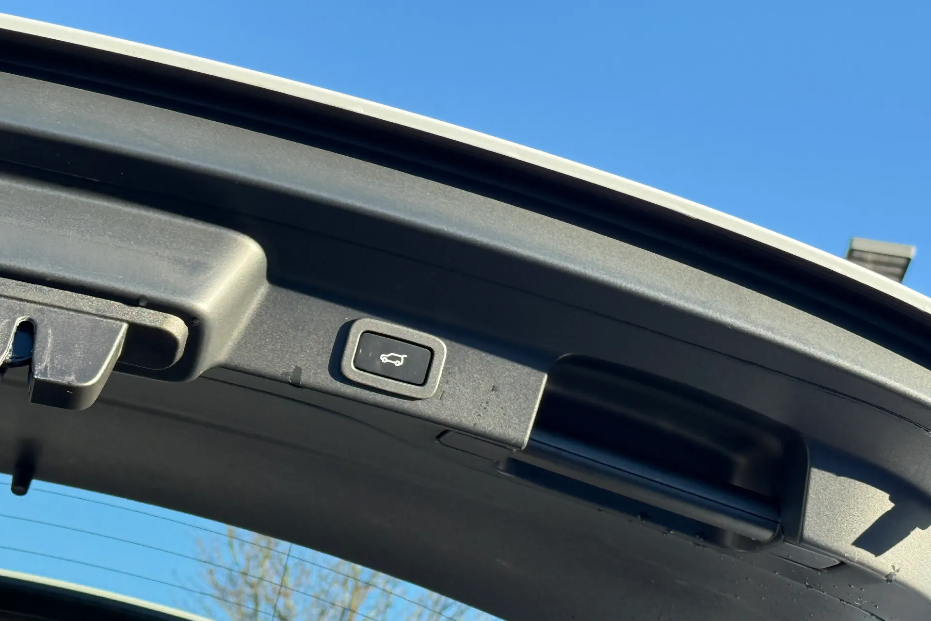 Jaguar F-PACE thumbnail image number 26