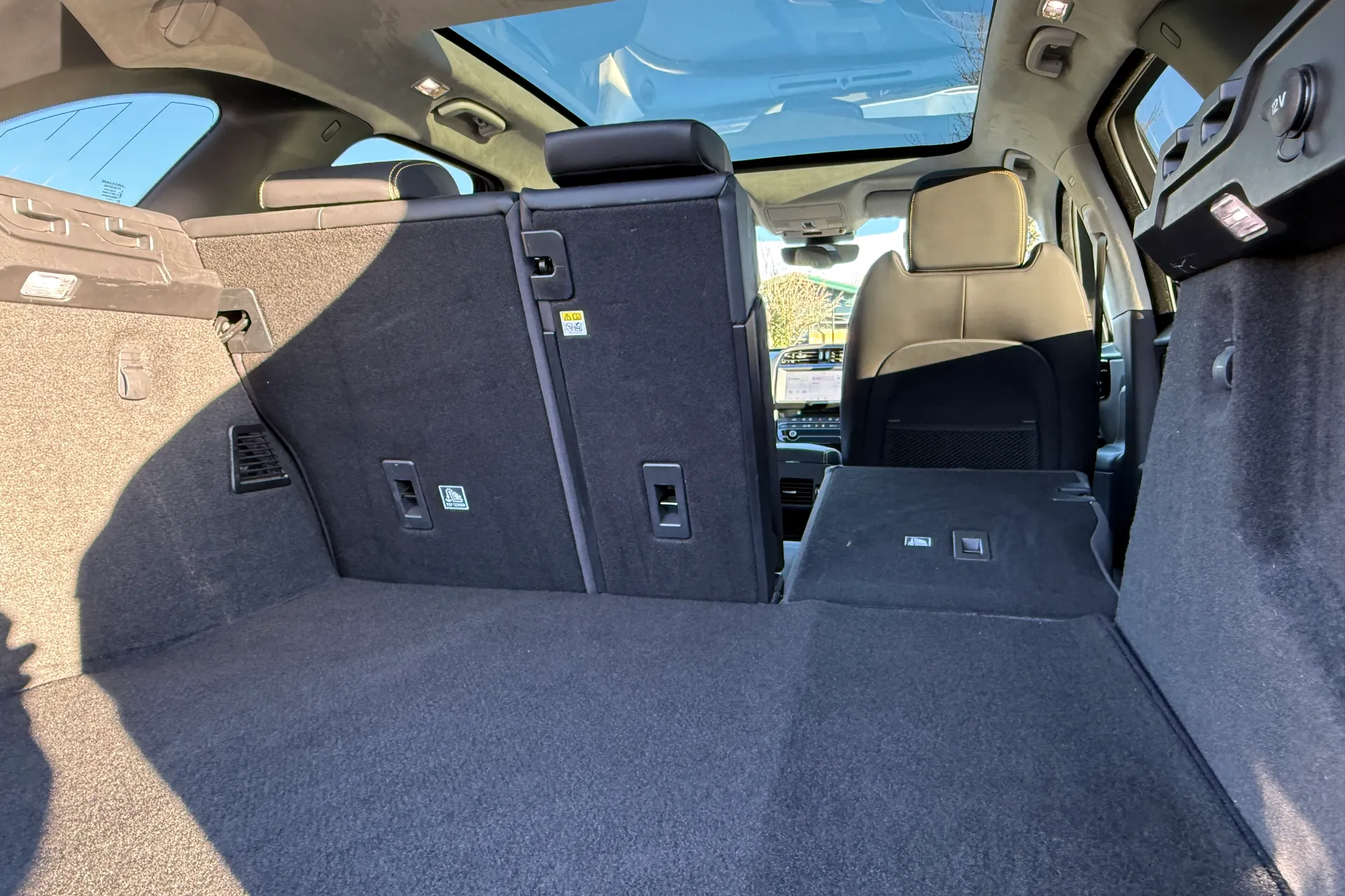 Jaguar F-PACE thumbnail image number 29