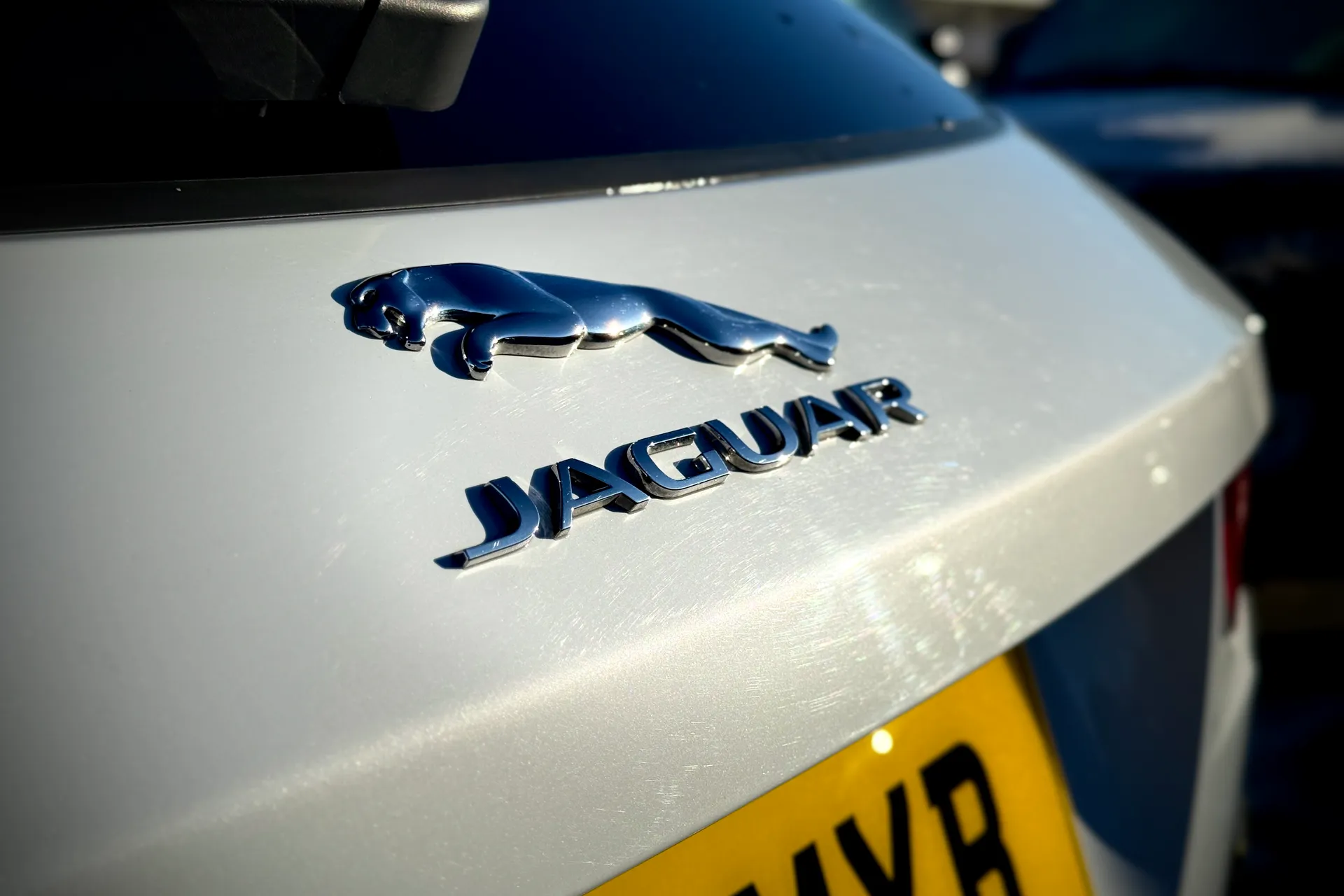 Jaguar F-PACE thumbnail image number 16