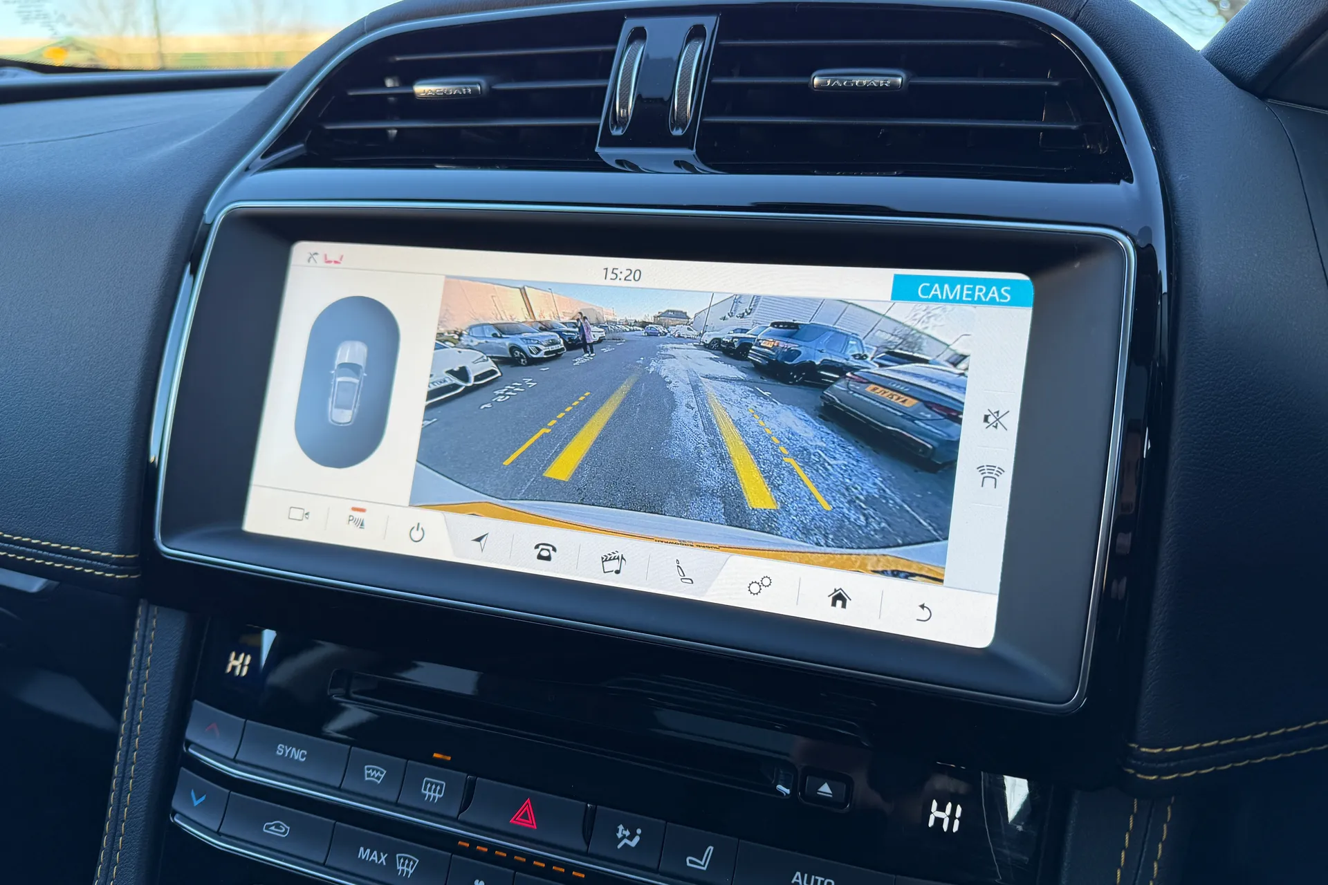 Jaguar F-PACE thumbnail image number 57