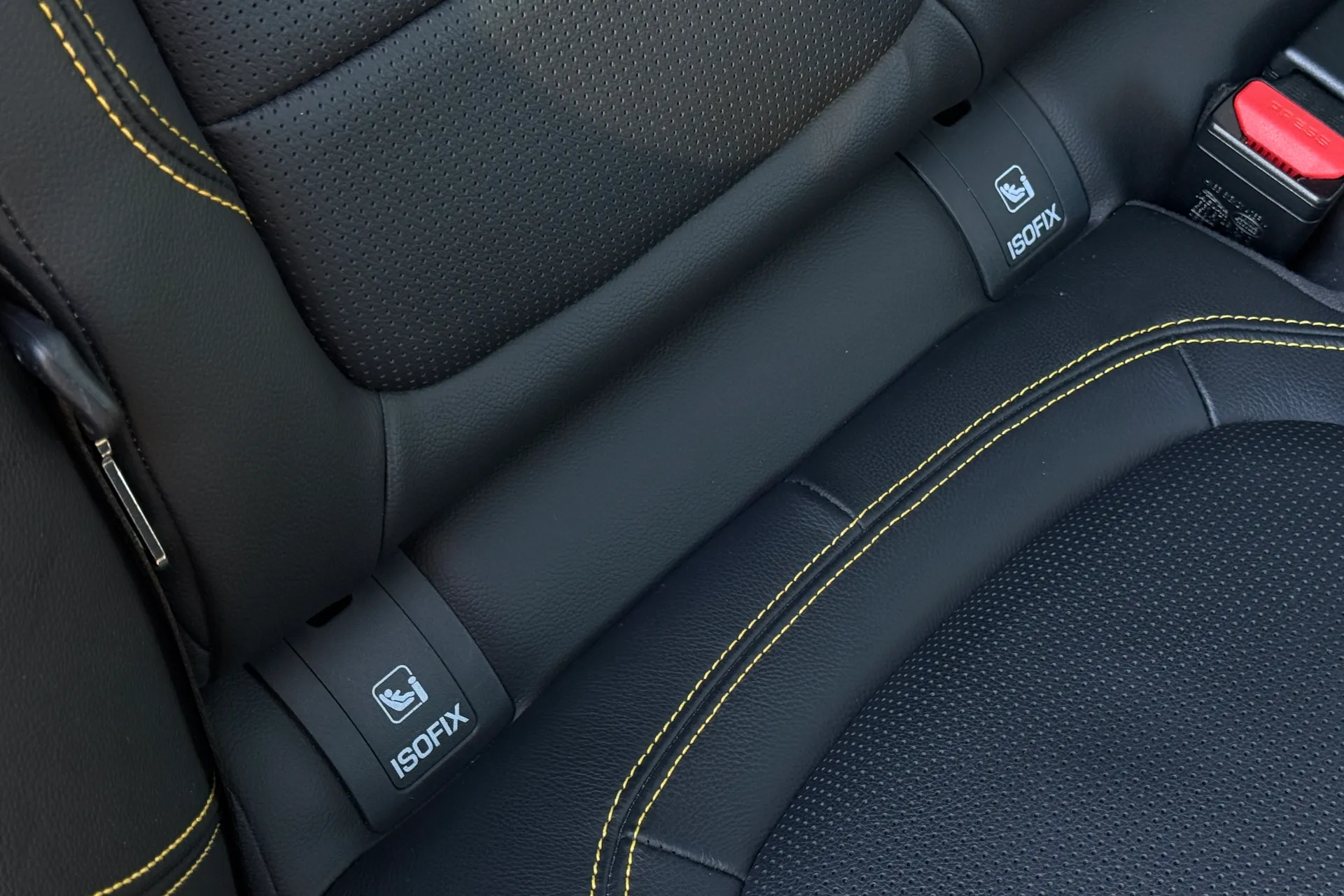 Jaguar F-PACE thumbnail image number 33