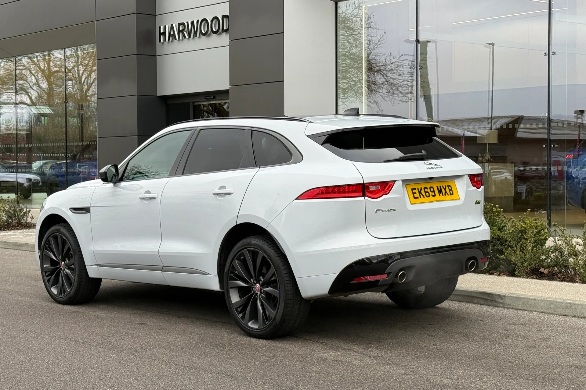 Jaguar F-PACE thumbnail image number 15
