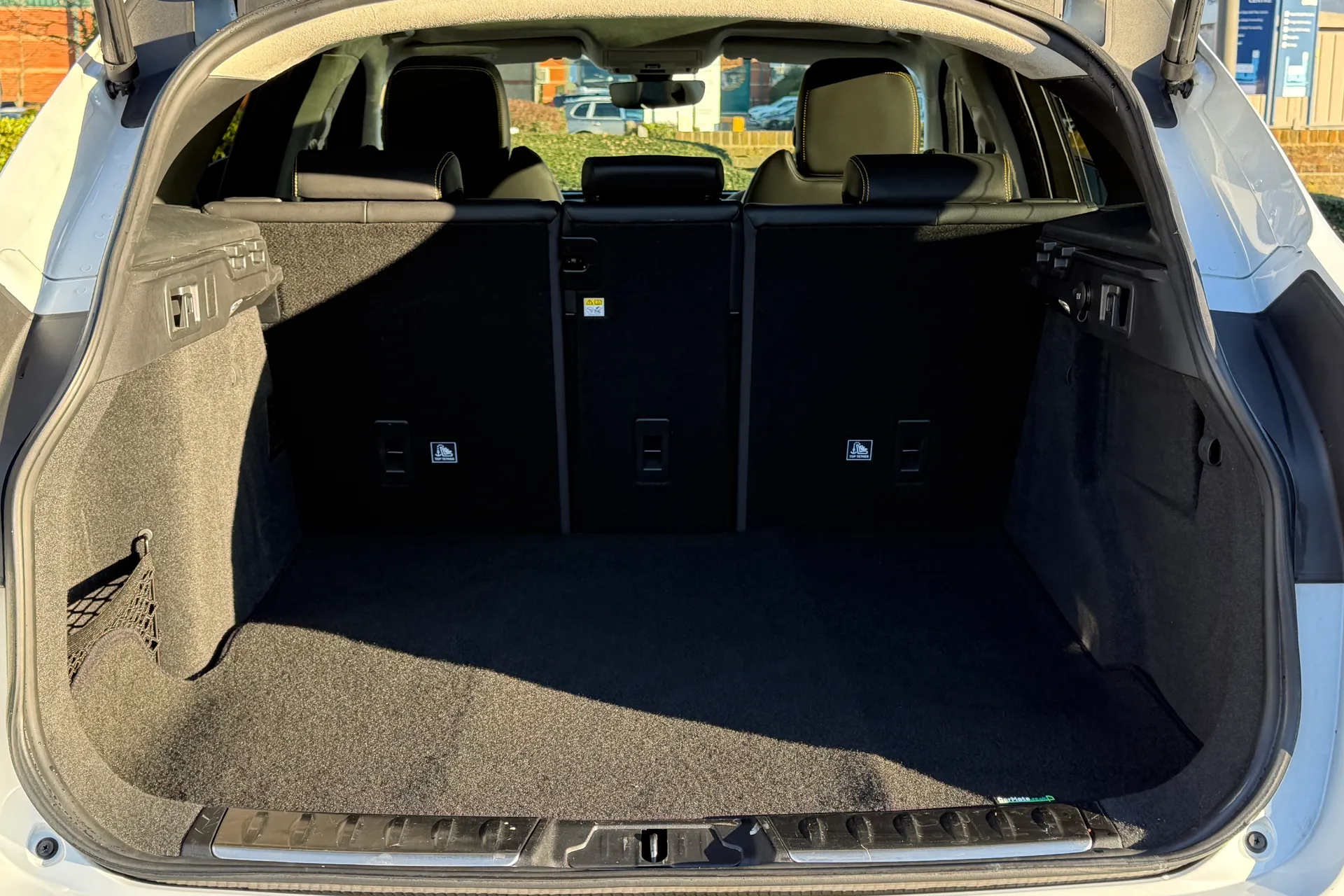 Jaguar F-PACE thumbnail image number 28