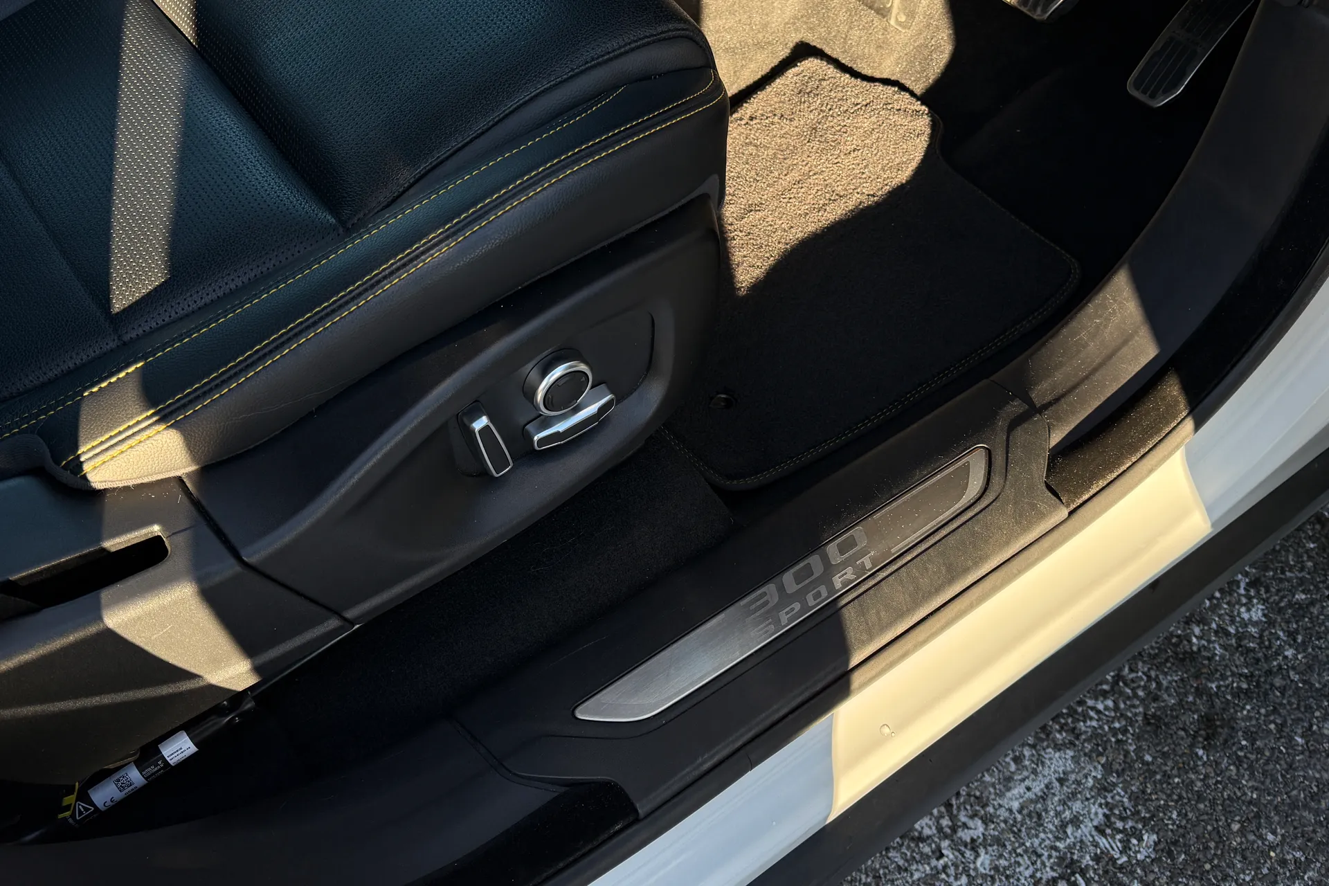 Jaguar F-PACE thumbnail image number 37