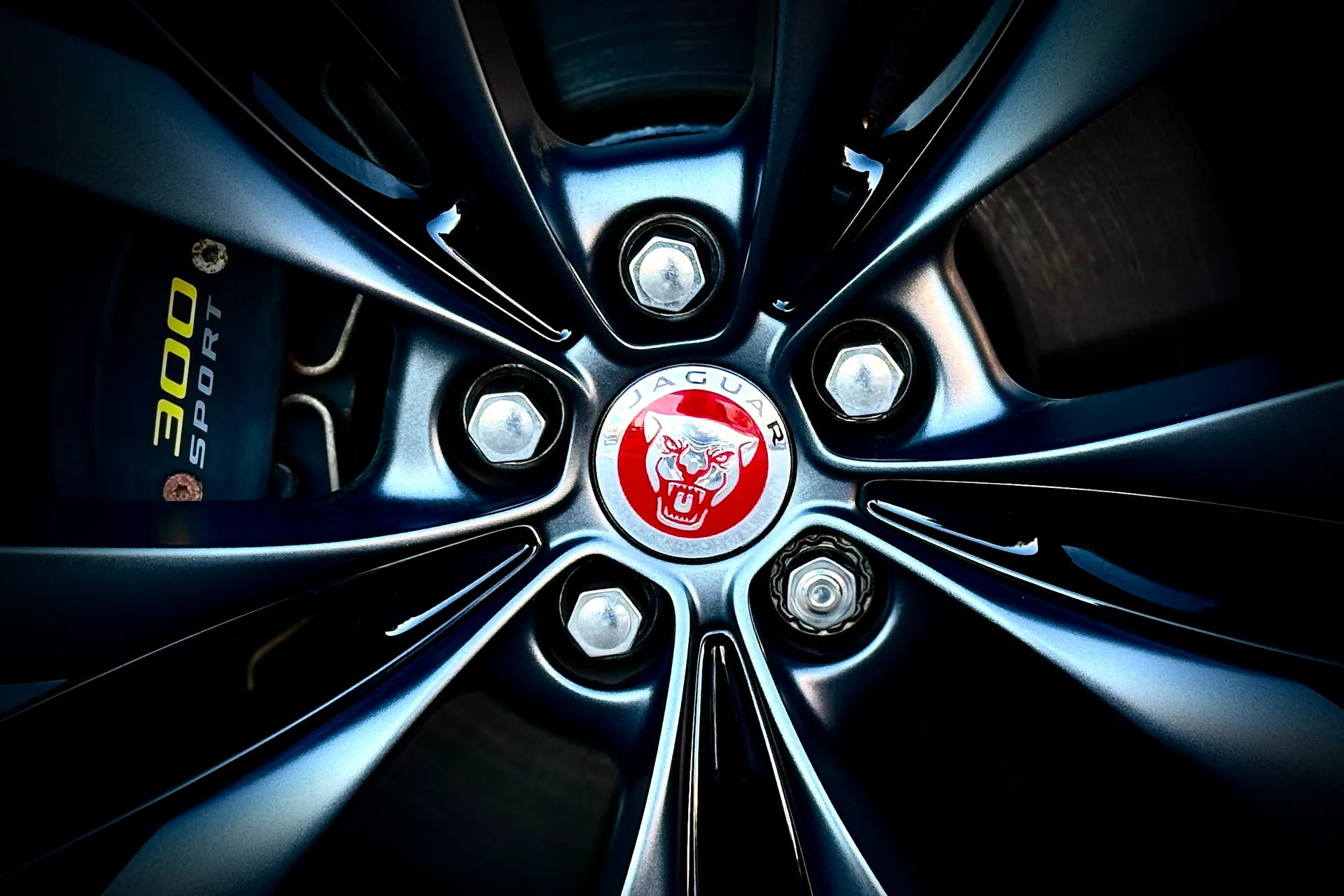 Jaguar F-PACE thumbnail image number 8