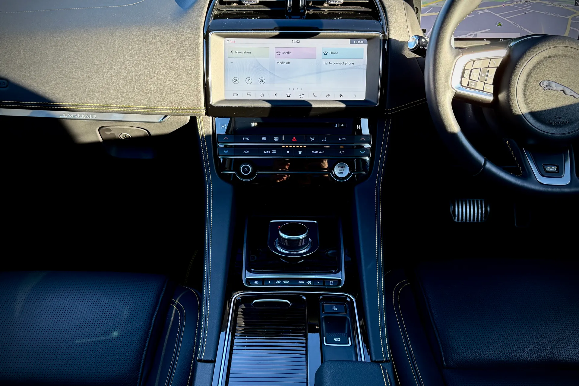 Jaguar F-PACE thumbnail image number 21