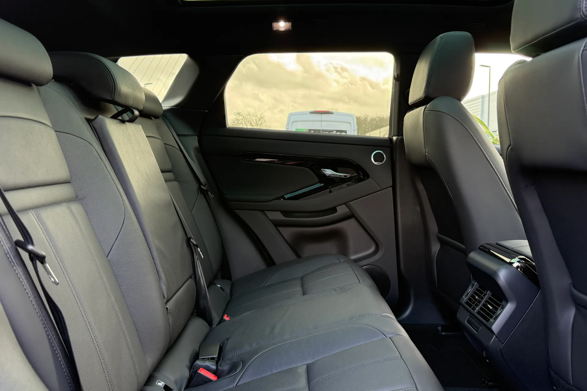 LAND ROVER RANGE ROVER EVOQUE thumbnail image number 30