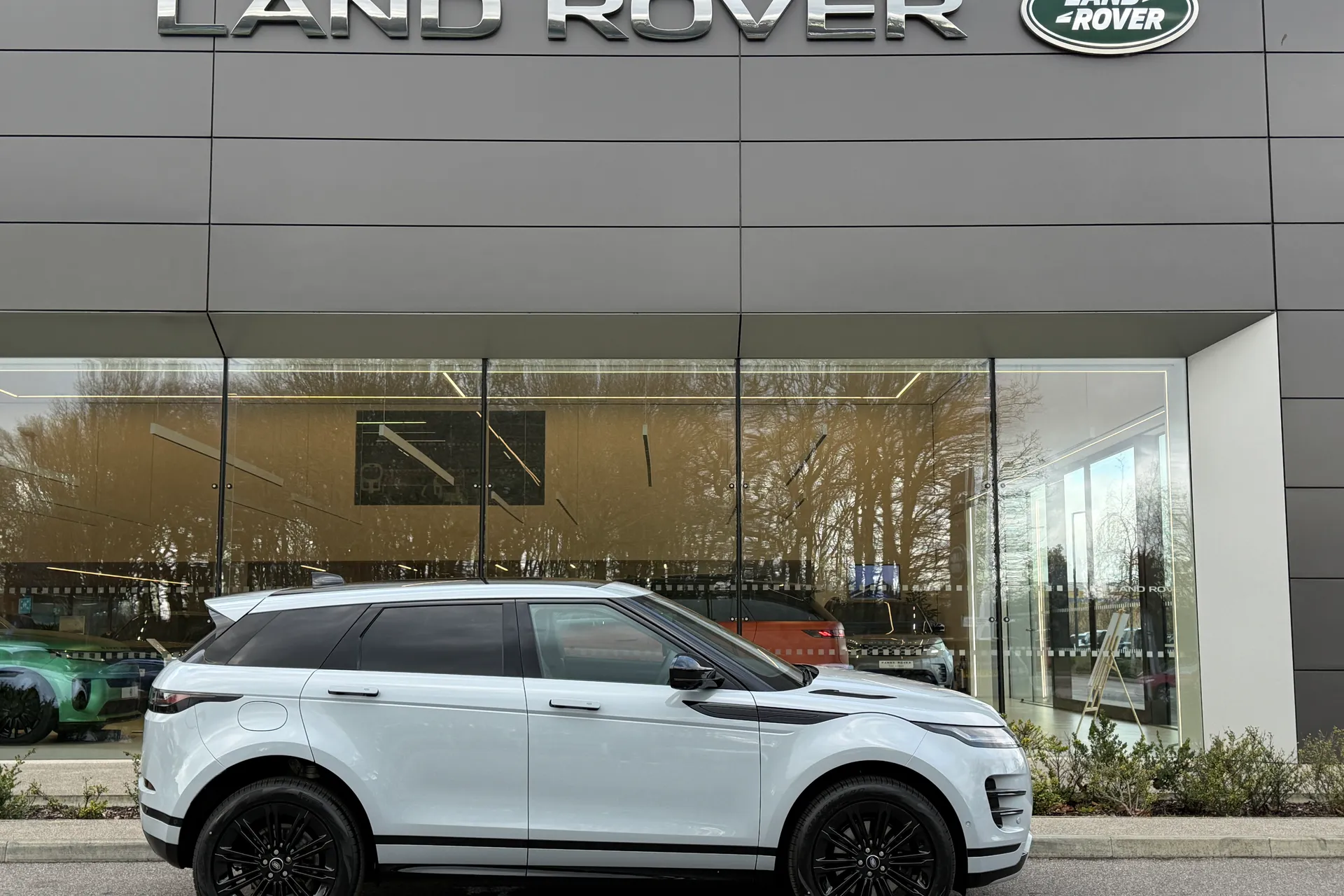 LAND ROVER RANGE ROVER EVOQUE thumbnail image number 2