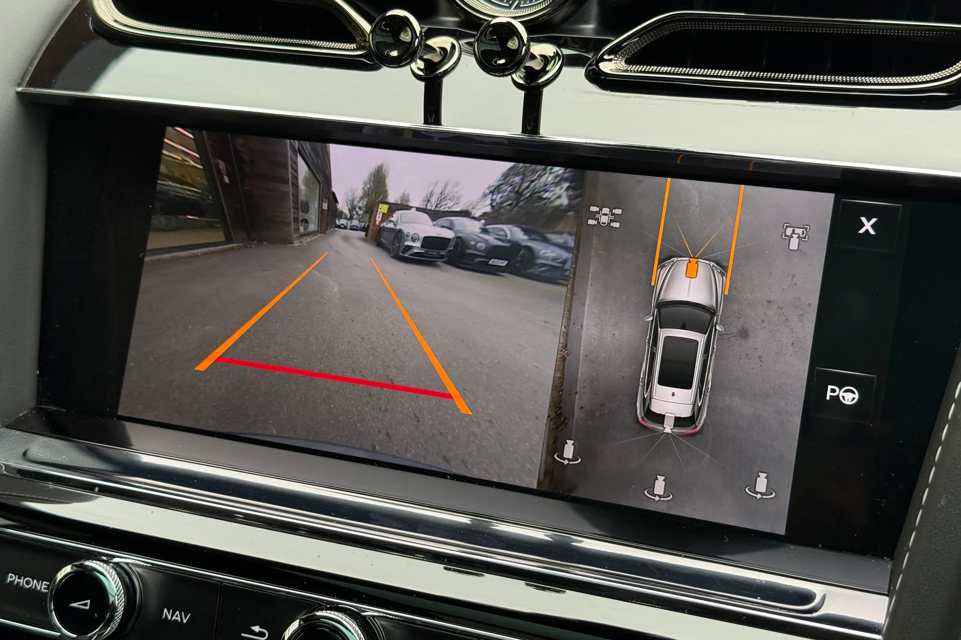 Bentley BENTAYGA thumbnail image number 36