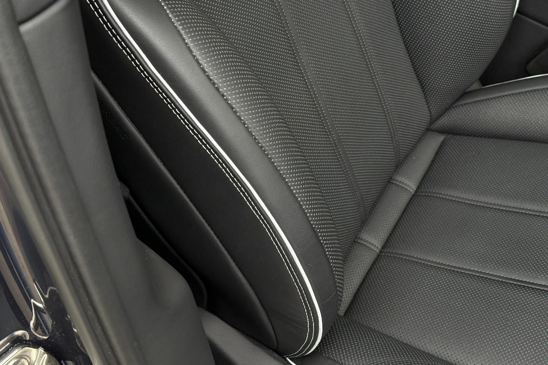 Bentley BENTAYGA thumbnail image number 16