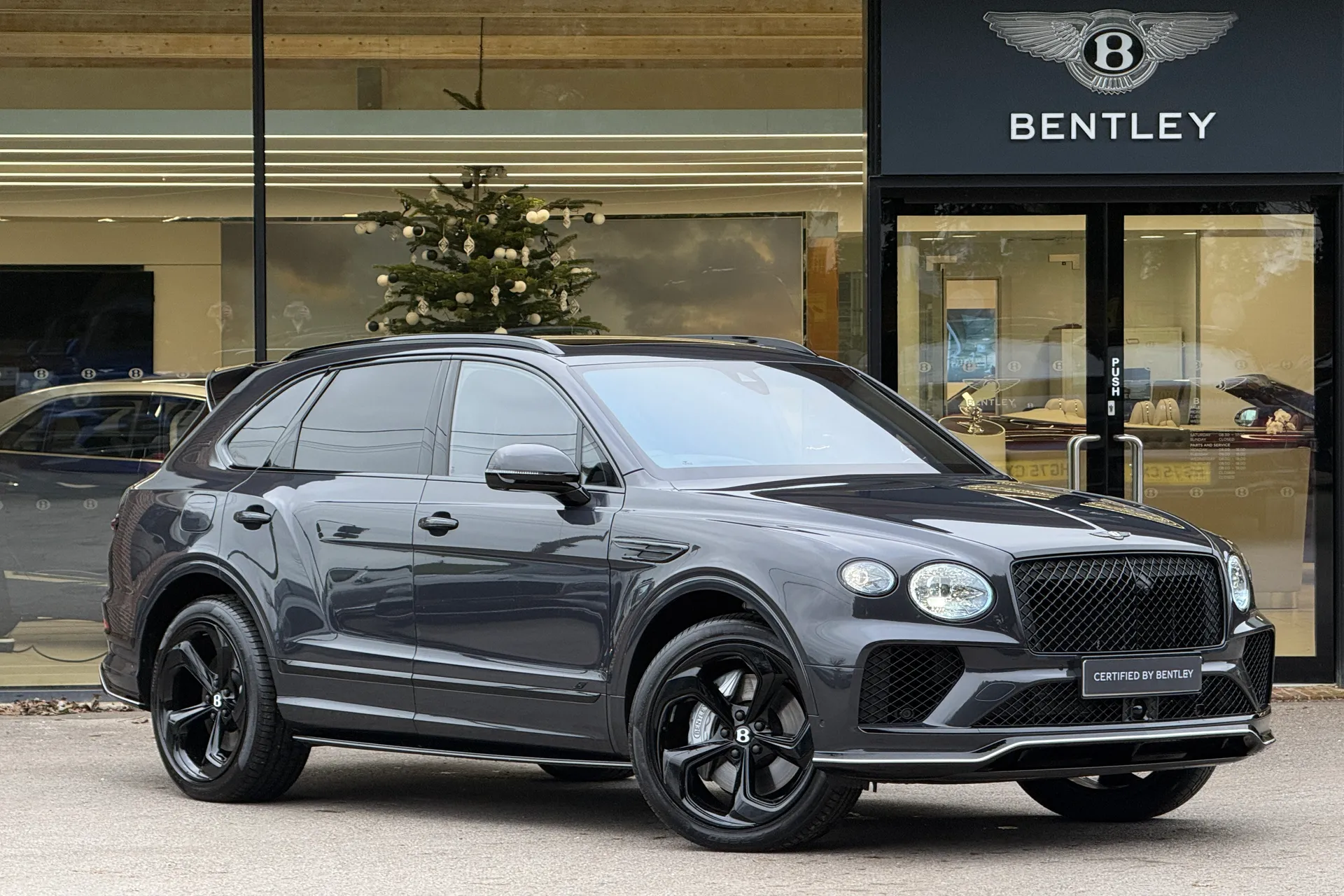 Bentley BENTAYGA focused image