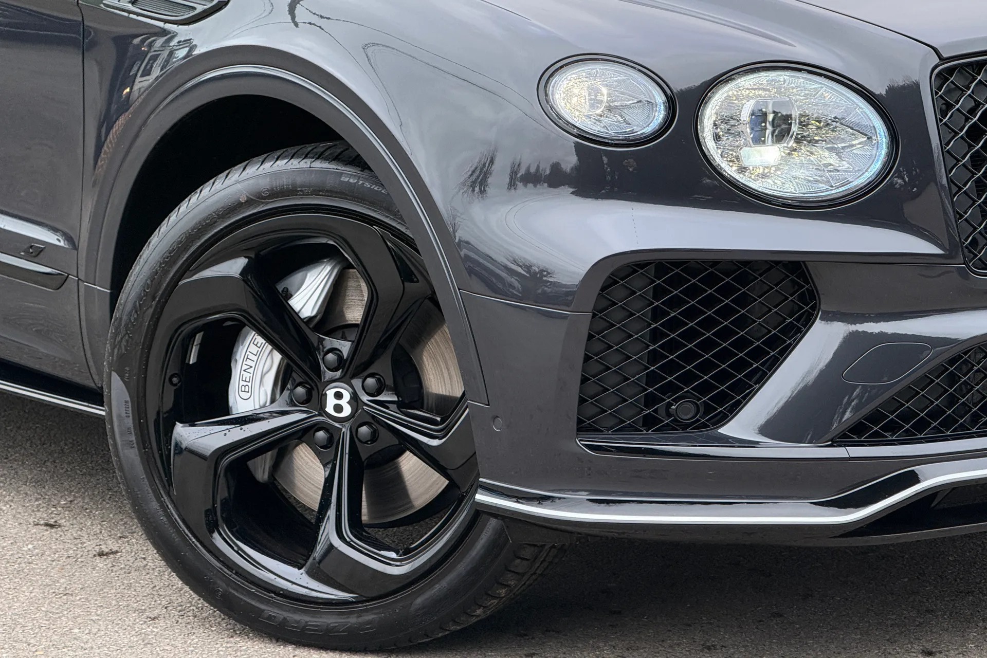 Bentley BENTAYGA thumbnail image number 2