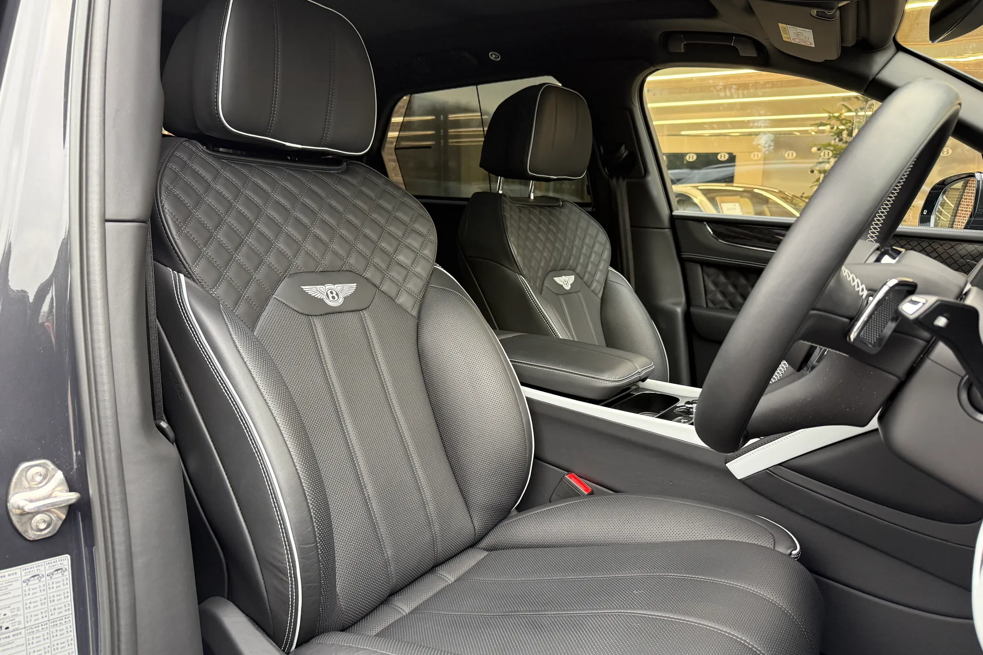 Bentley BENTAYGA thumbnail image number 9