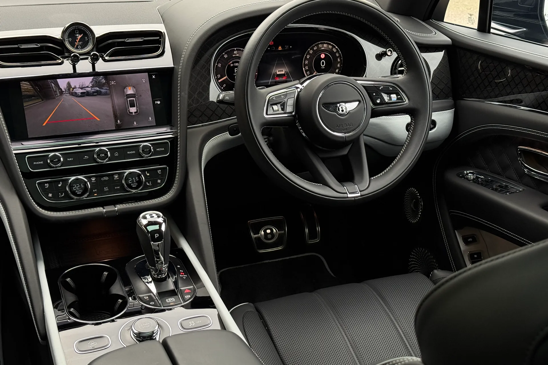 Bentley BENTAYGA thumbnail image number 27