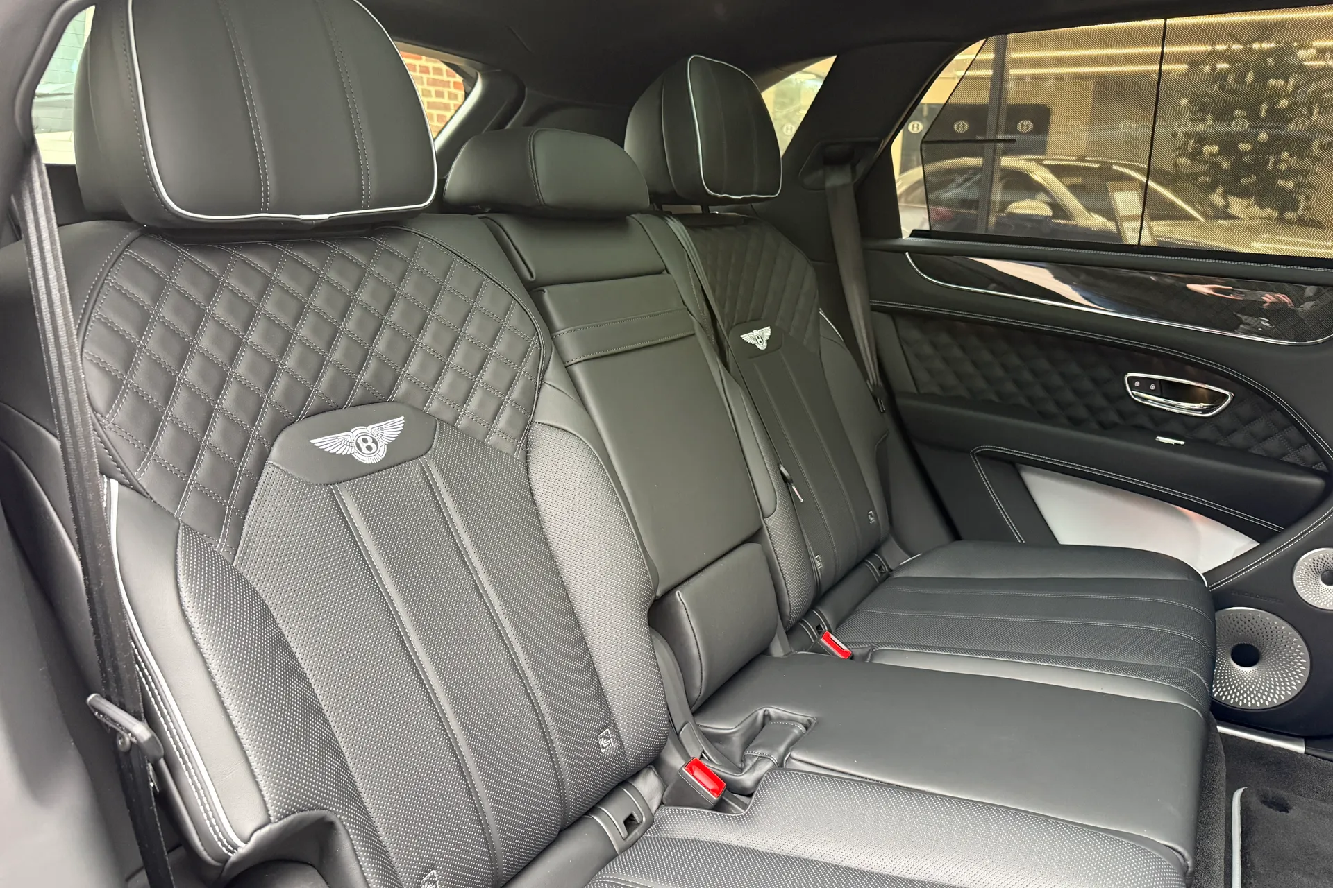 Bentley BENTAYGA thumbnail image number 18