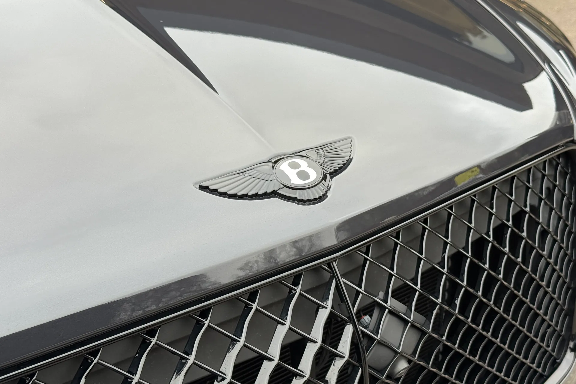 Bentley BENTAYGA thumbnail image number 4
