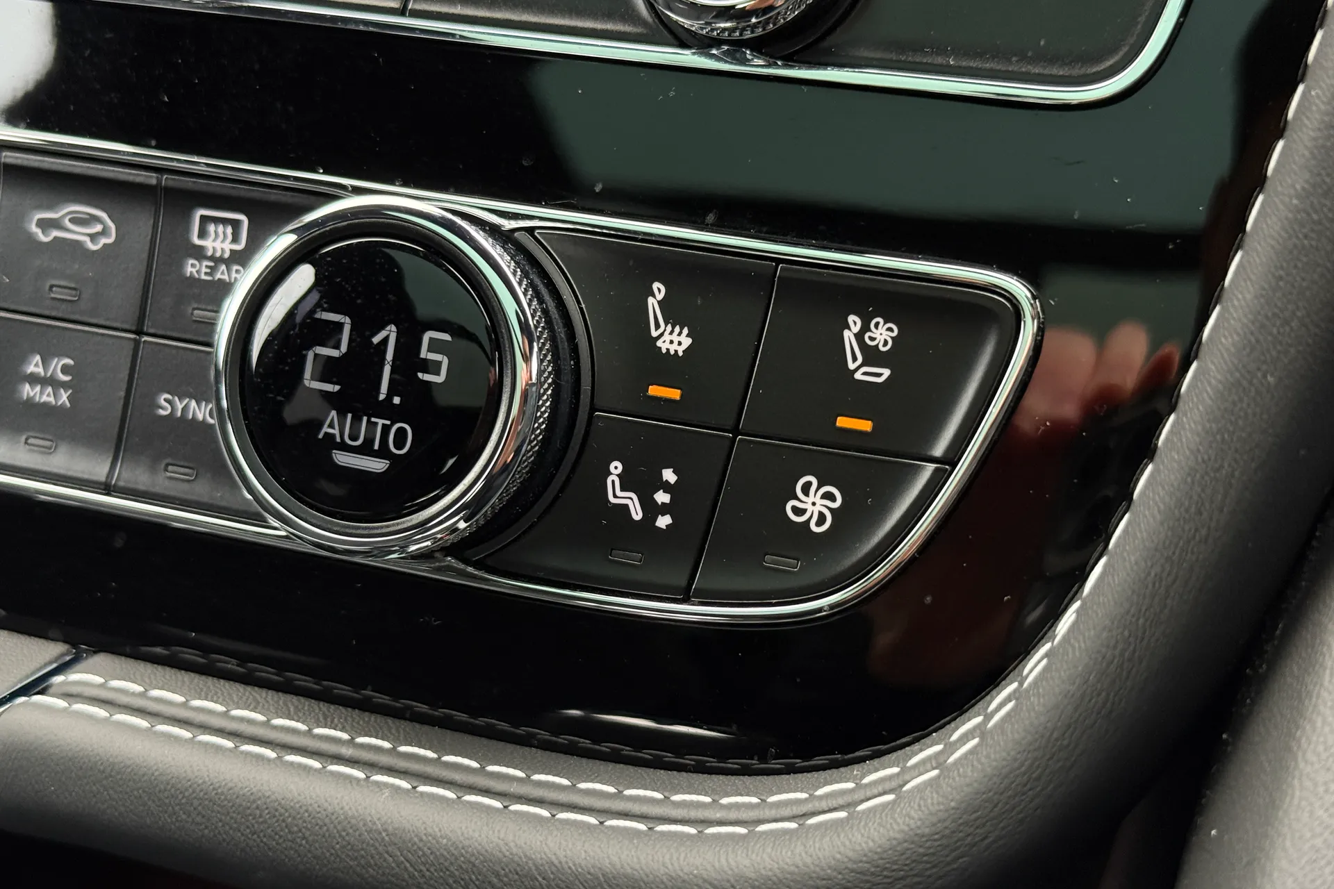 Bentley BENTAYGA thumbnail image number 47