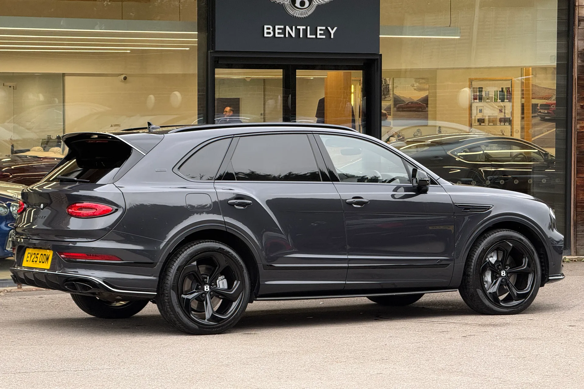 Bentley BENTAYGA thumbnail image number 6