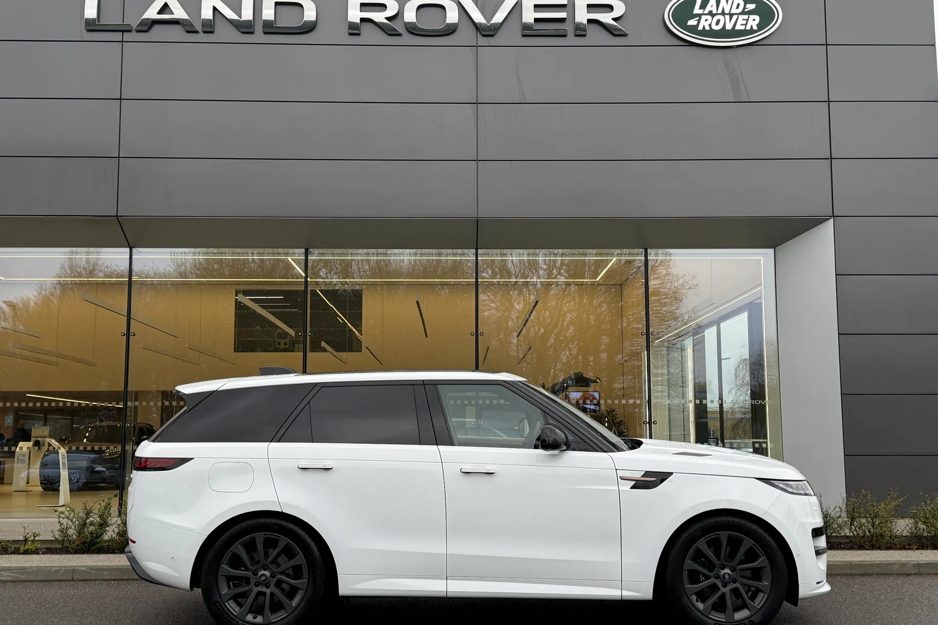 LAND ROVER RANGE ROVER SPORT thumbnail image number 2