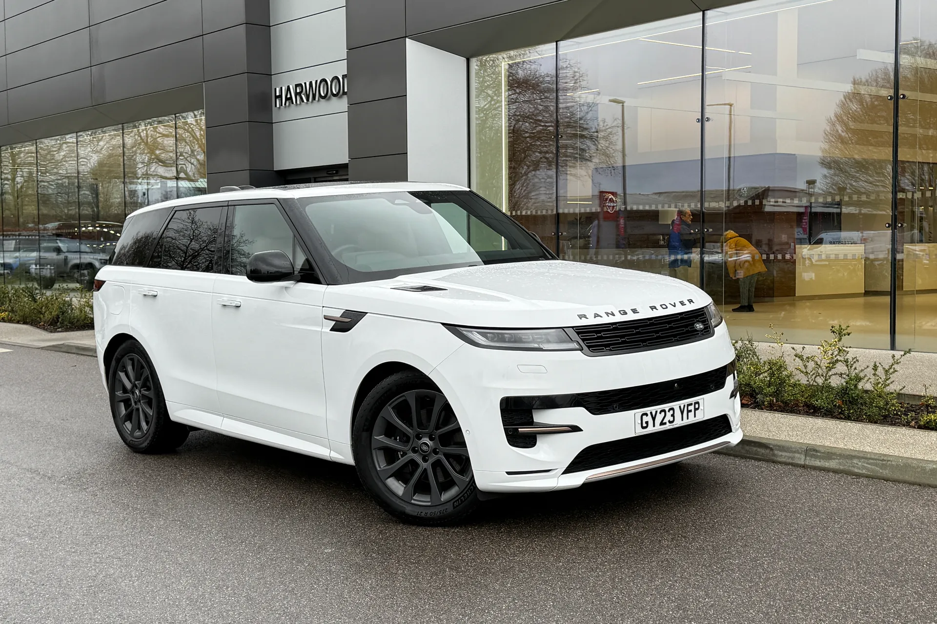 LAND ROVER RANGE ROVER SPORT focused image