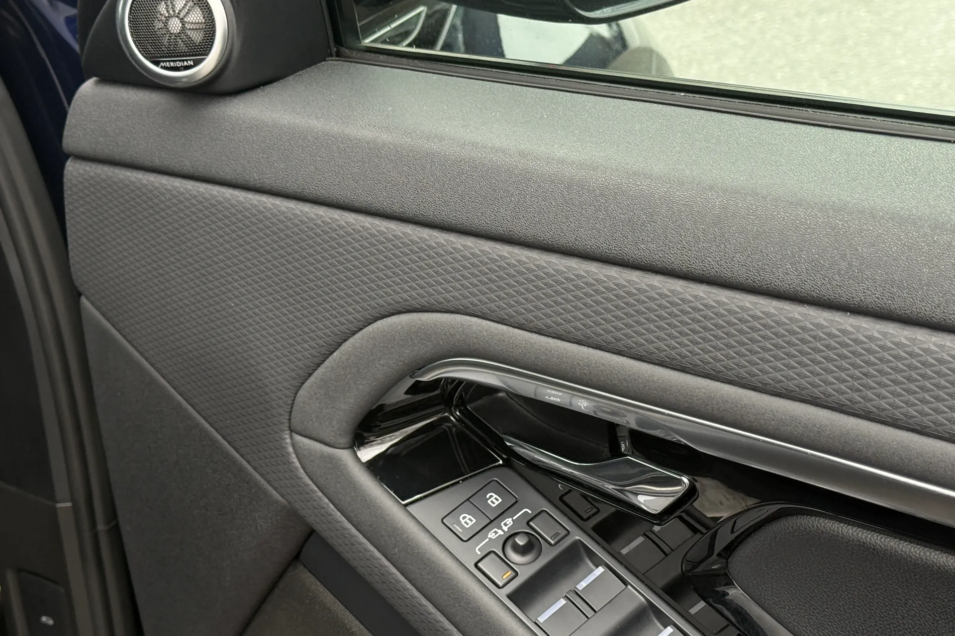 LAND ROVER RANGE ROVER EVOQUE thumbnail image number 19