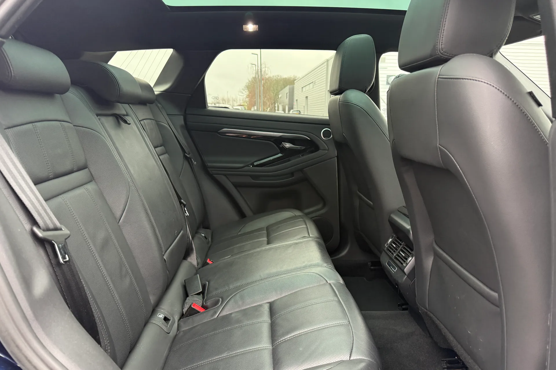 LAND ROVER RANGE ROVER EVOQUE thumbnail image number 30