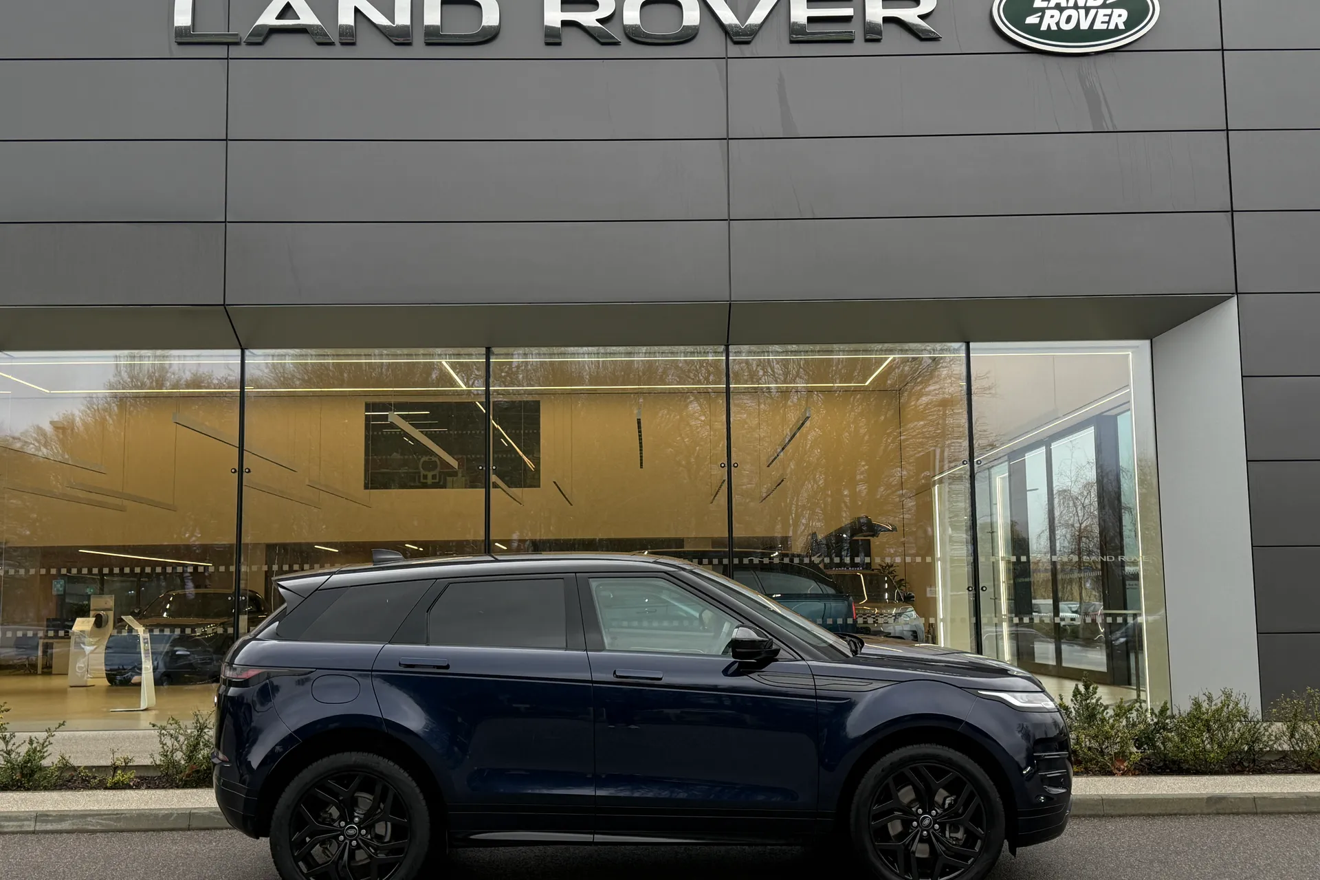 LAND ROVER RANGE ROVER EVOQUE thumbnail image number 2