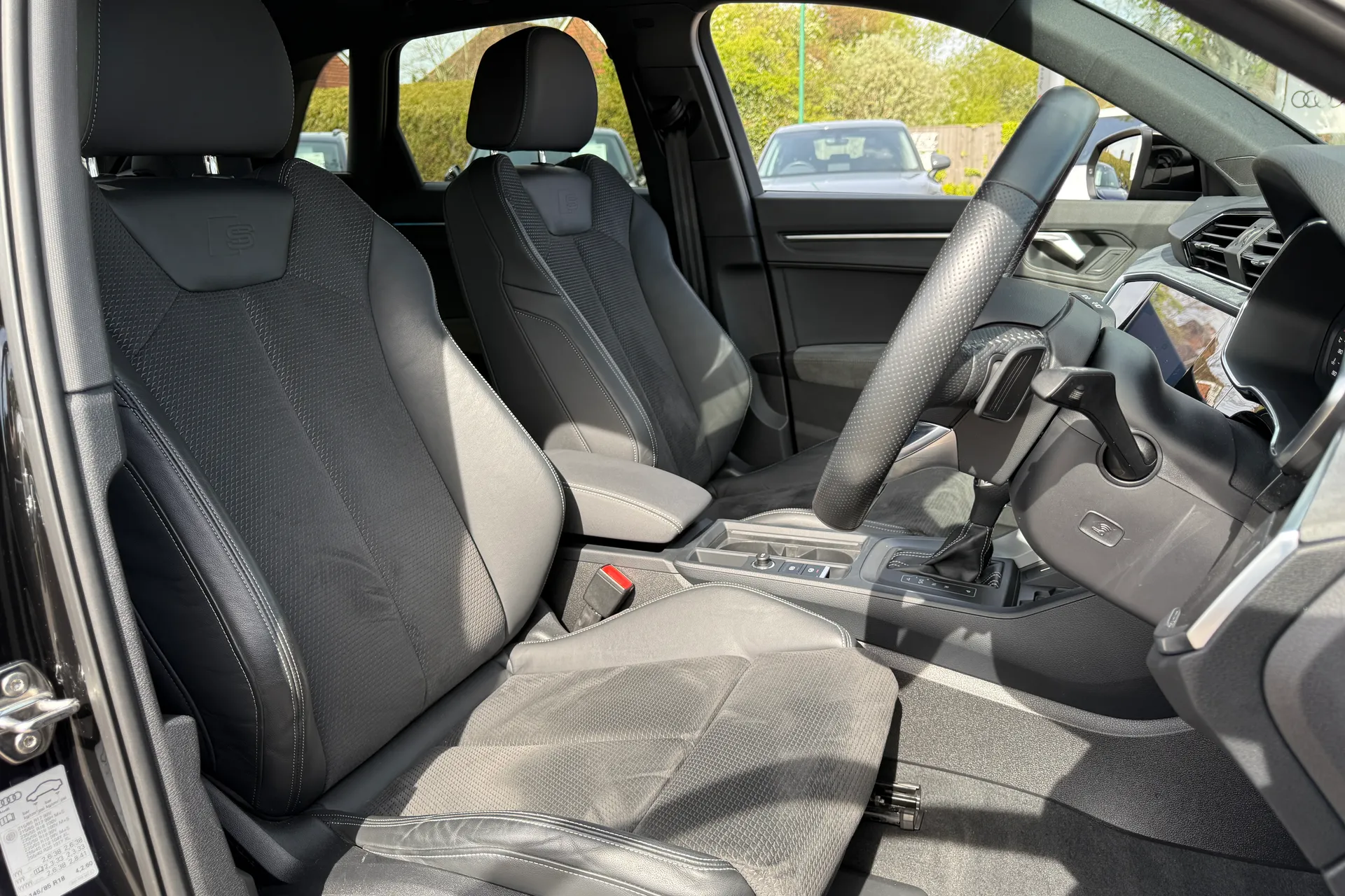 Audi Q3 thumbnail image number 31