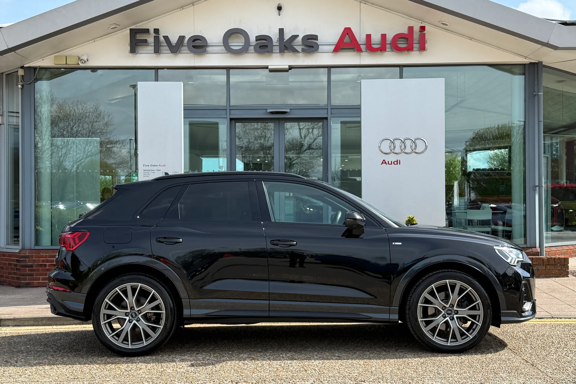 Audi Q3 thumbnail image number 2