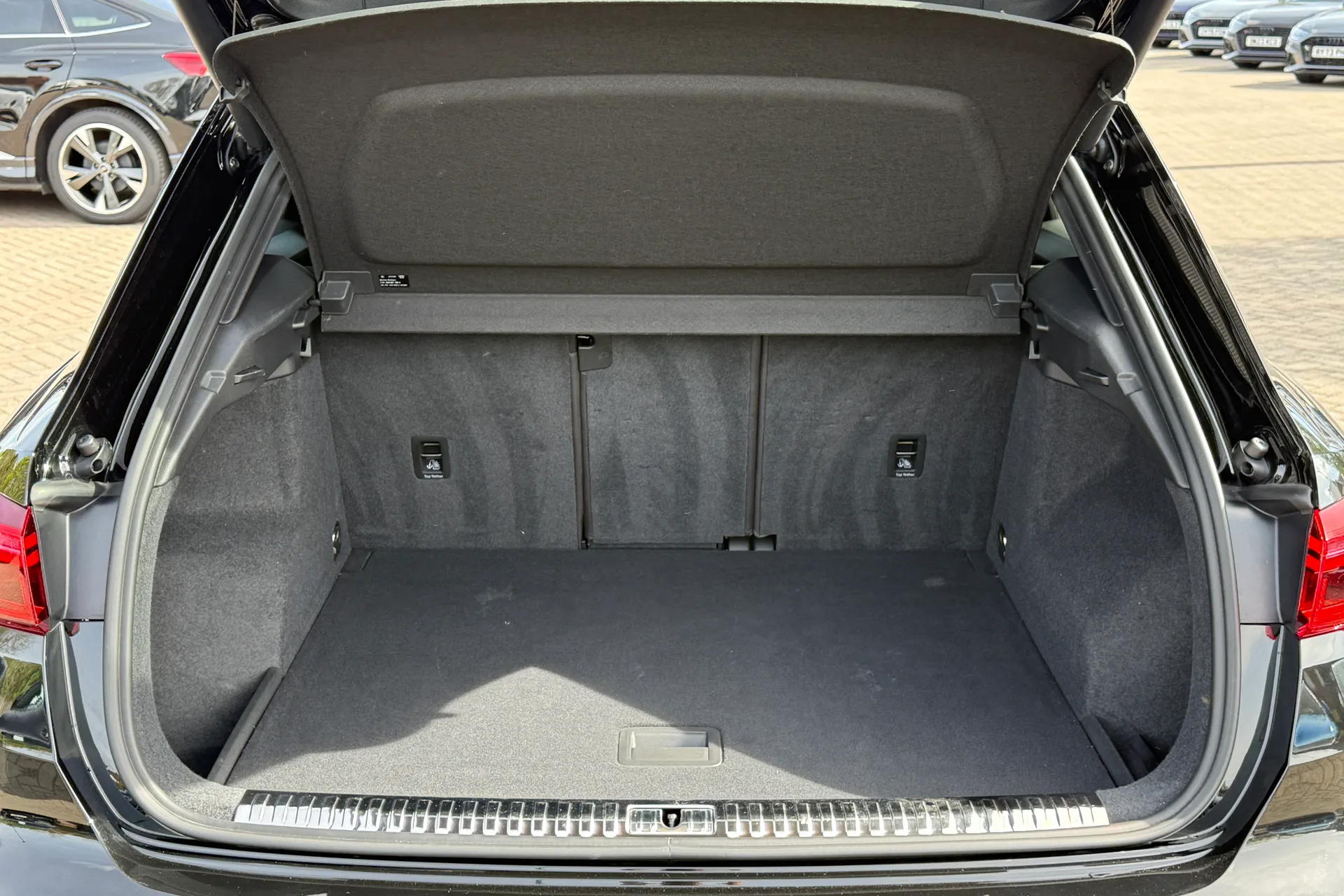 Audi Q3 thumbnail image number 42