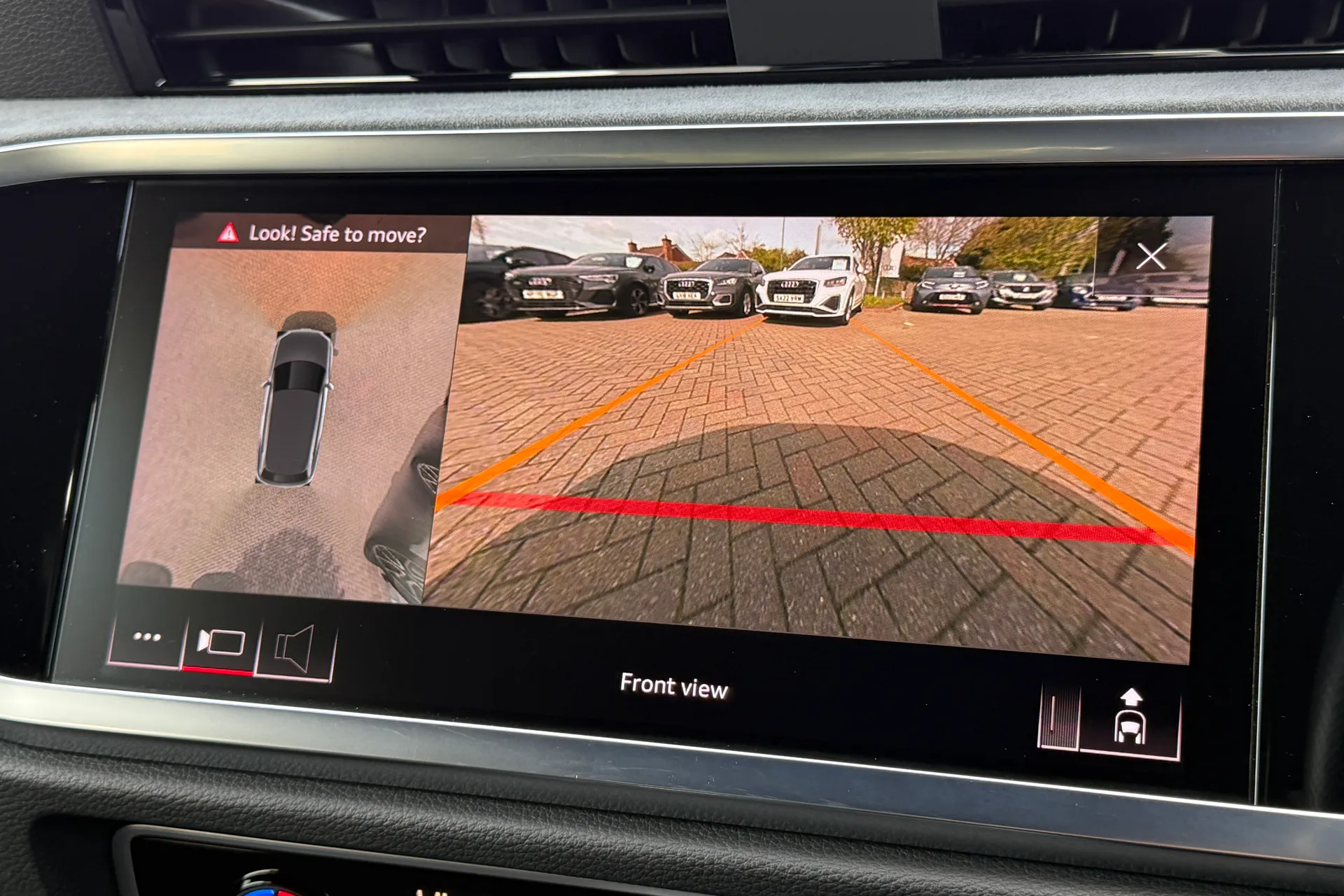 Audi Q3 thumbnail image number 9