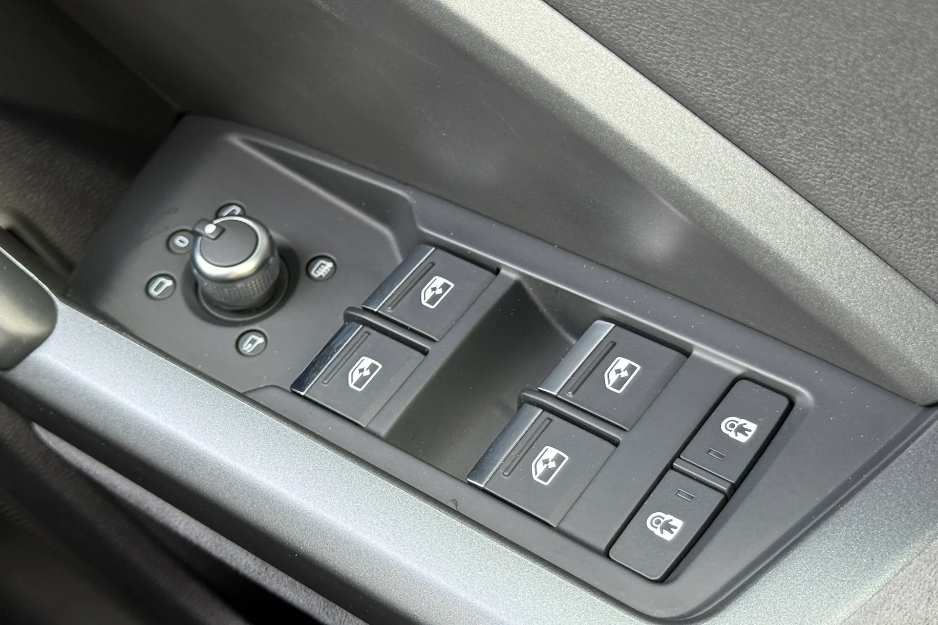 Audi Q3 thumbnail image number 23