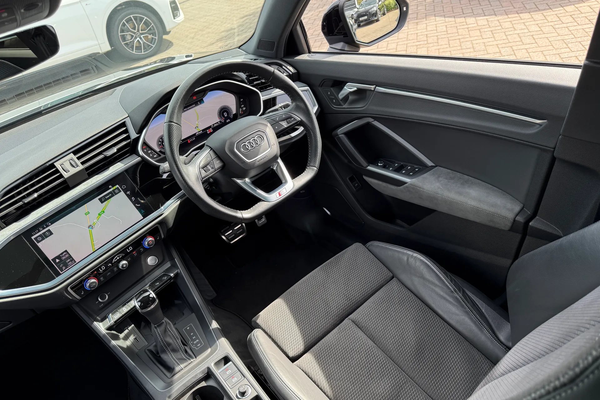 Audi Q3 thumbnail image number 50