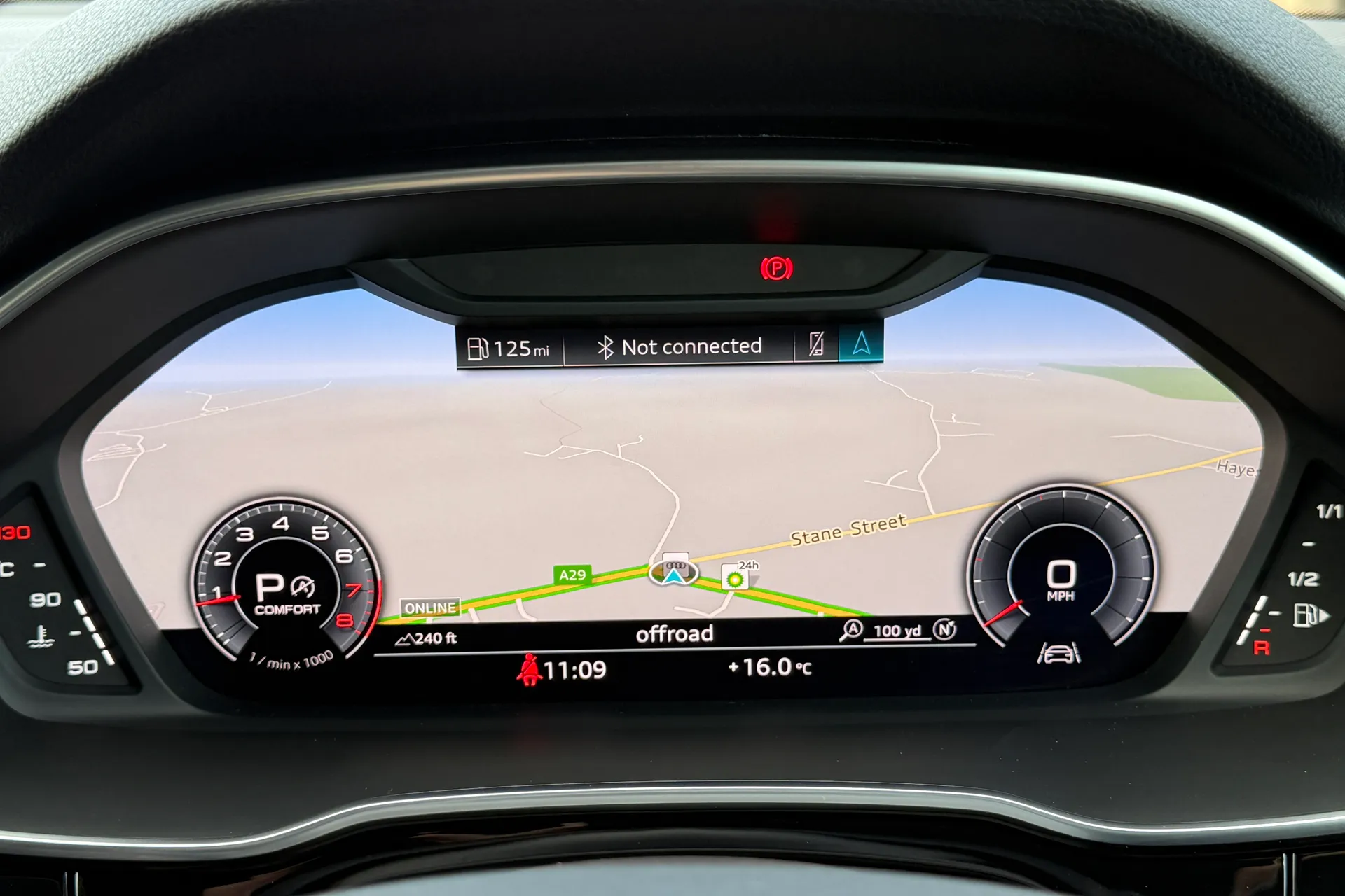 Audi Q3 thumbnail image number 16