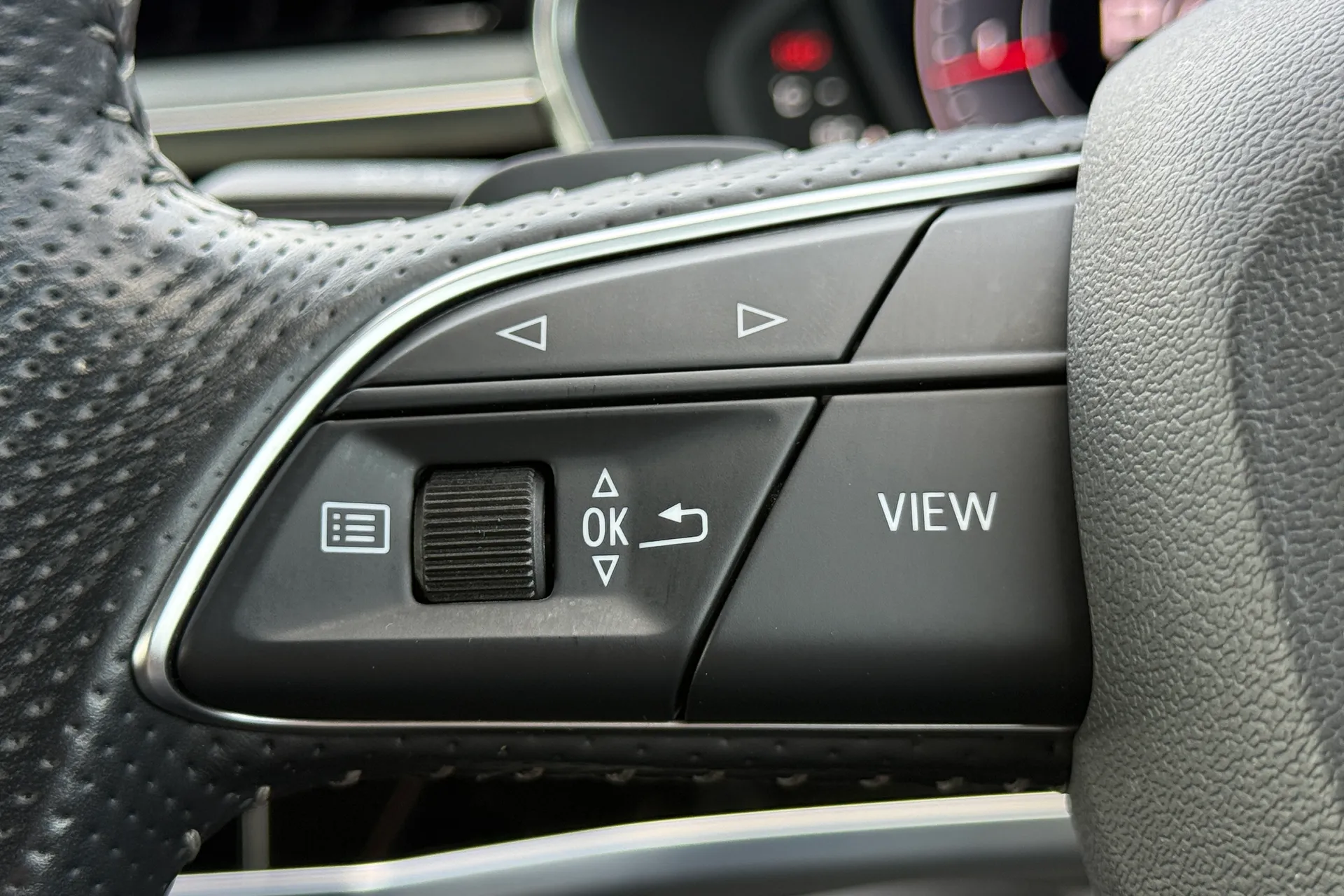 Audi Q3 thumbnail image number 25