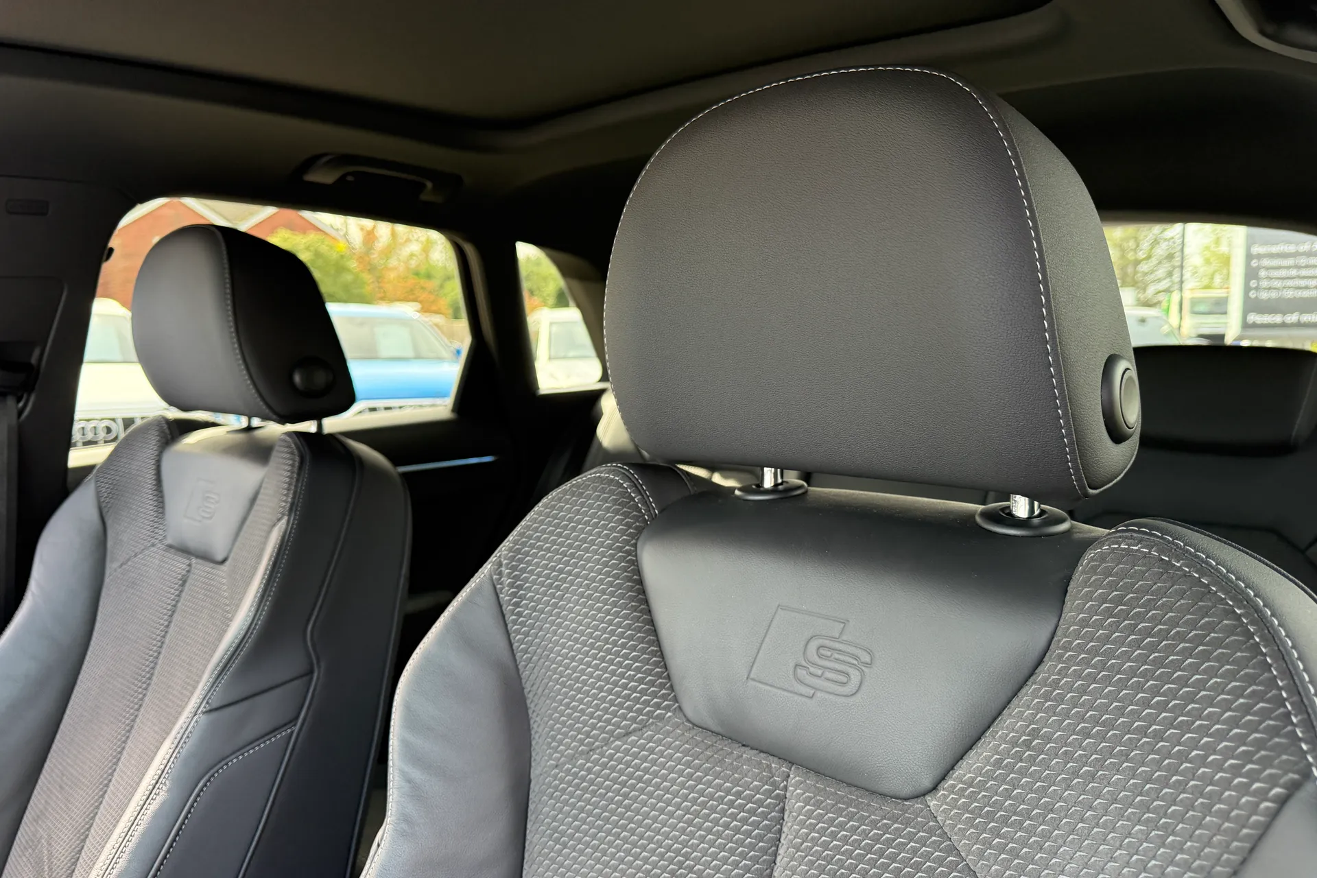 Audi Q3 thumbnail image number 35