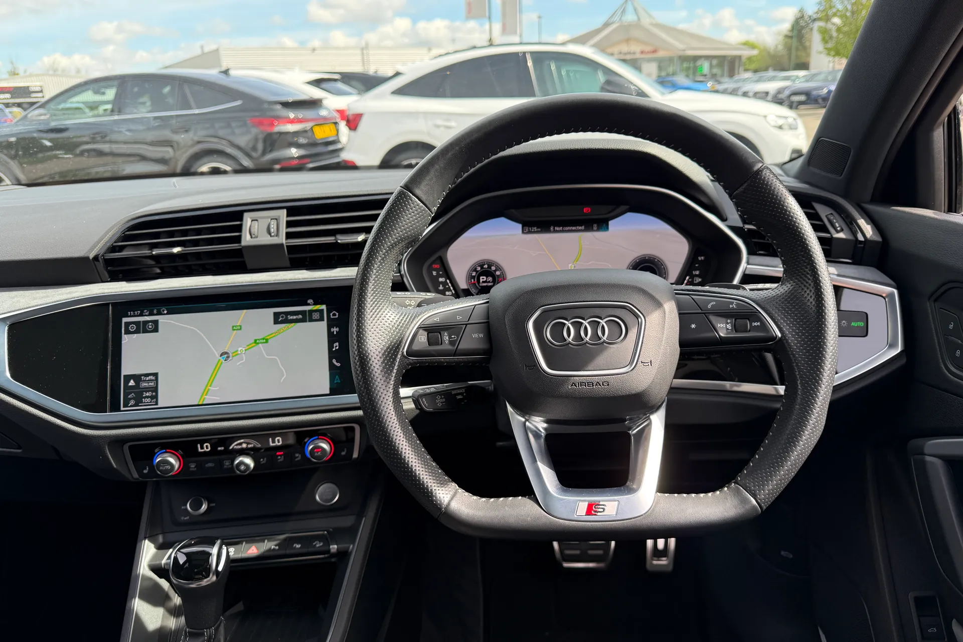 Audi Q3 thumbnail image number 6