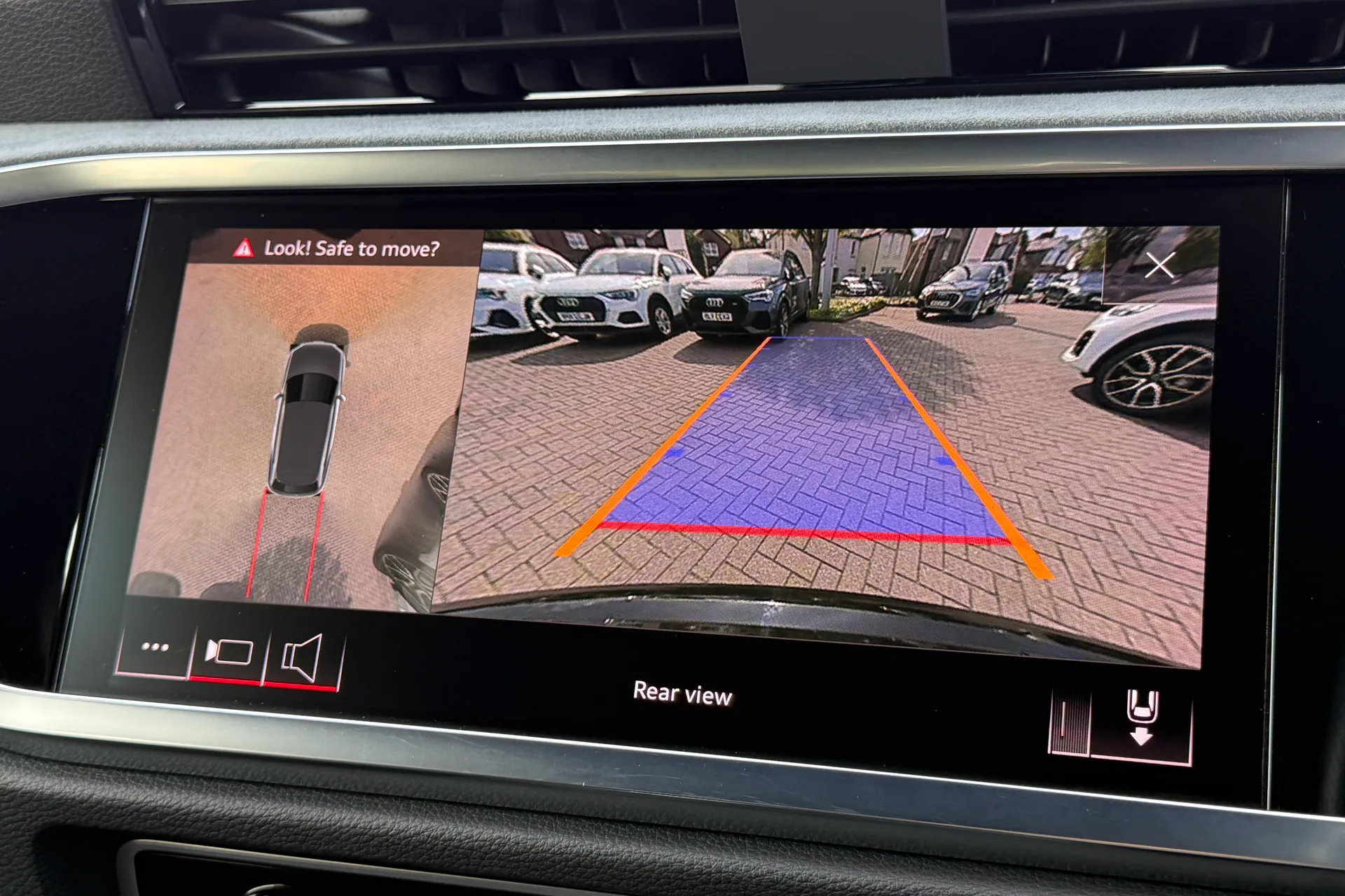 Audi Q3 thumbnail image number 4