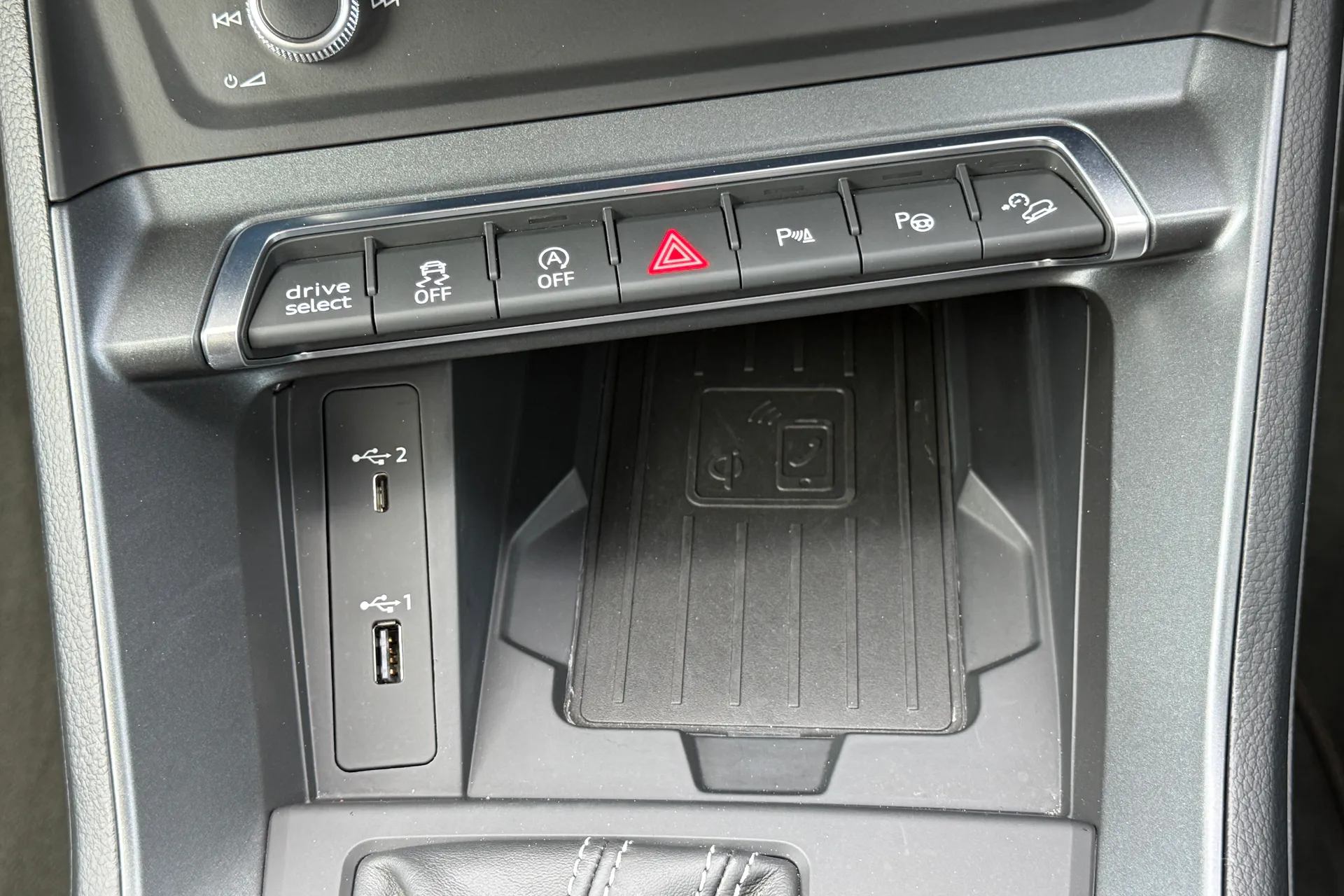 Audi Q3 thumbnail image number 18