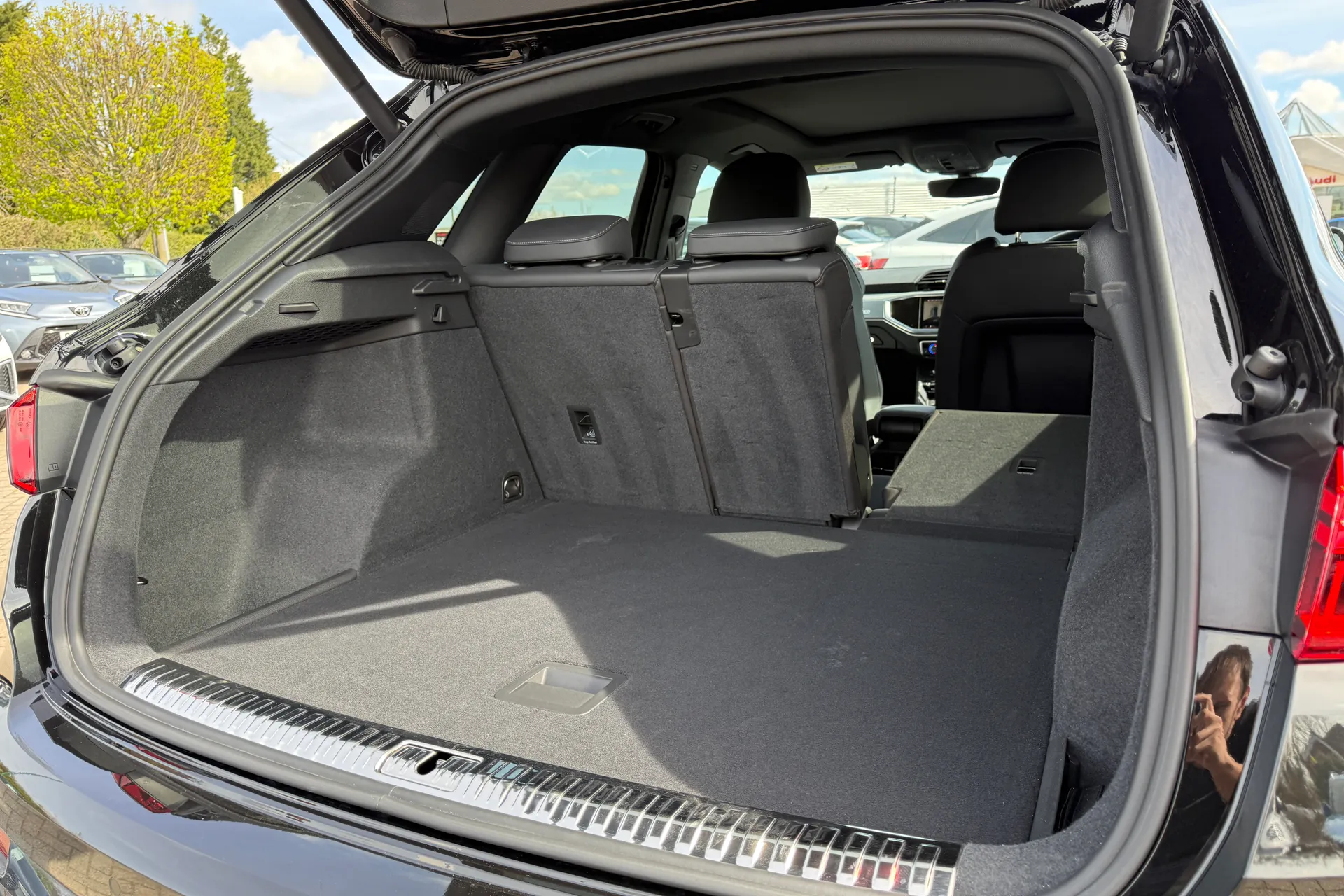 Audi Q3 thumbnail image number 44