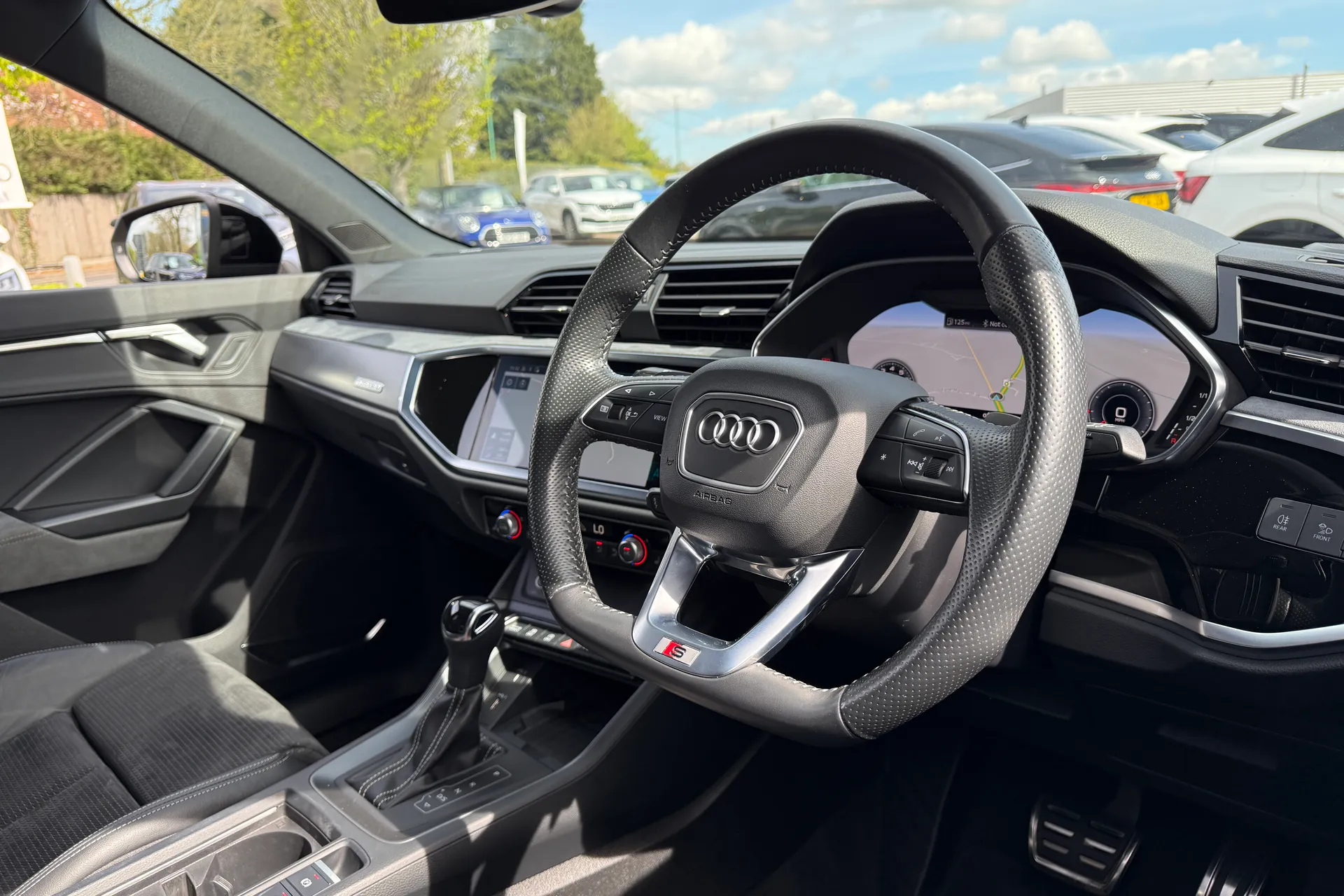 Audi Q3 thumbnail image number 32