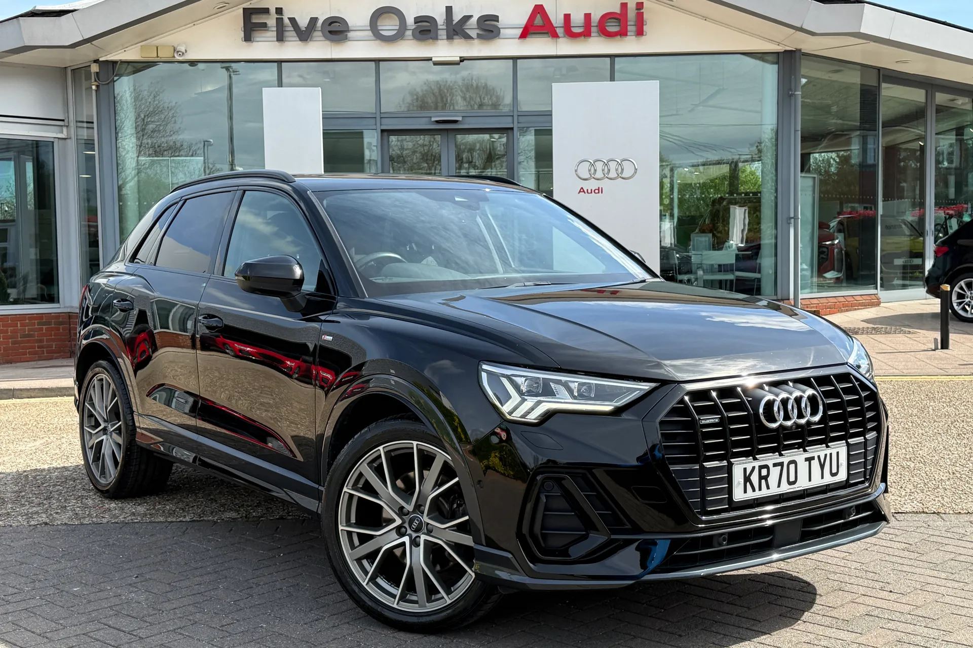 Audi Q3 focused image