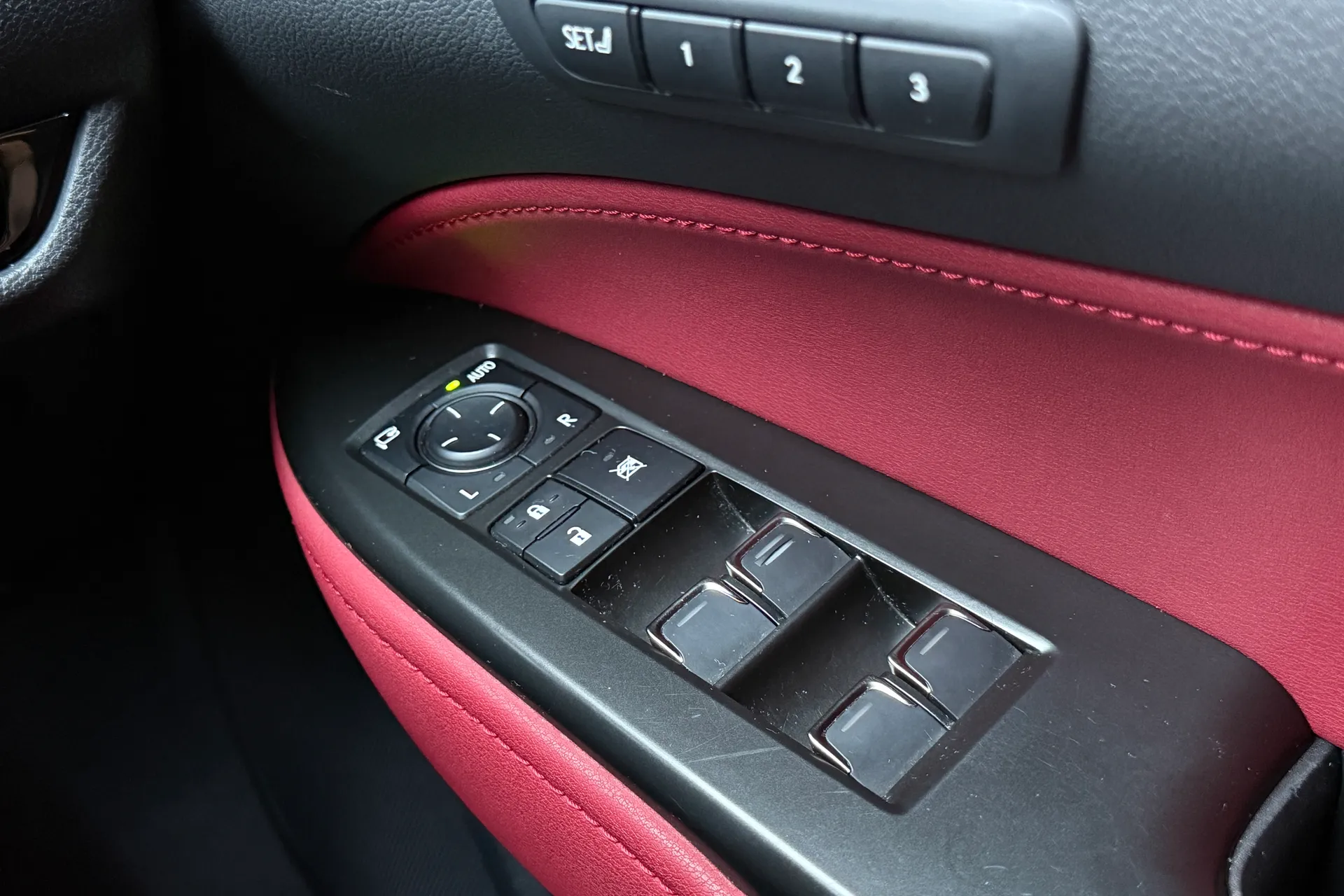 LEXUS NX thumbnail image number 24