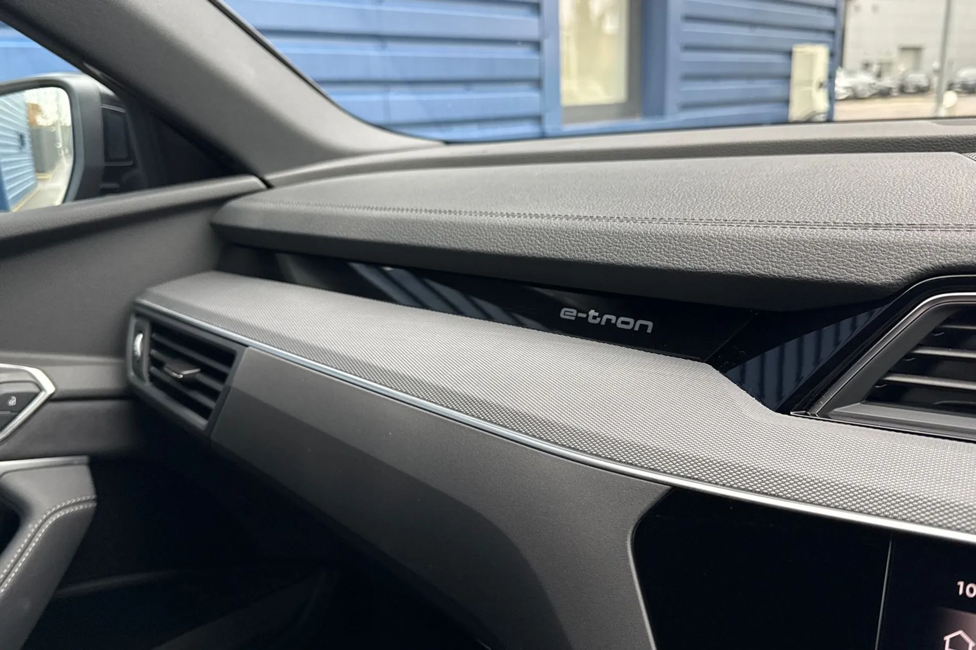 Audi Q8 thumbnail image number 59