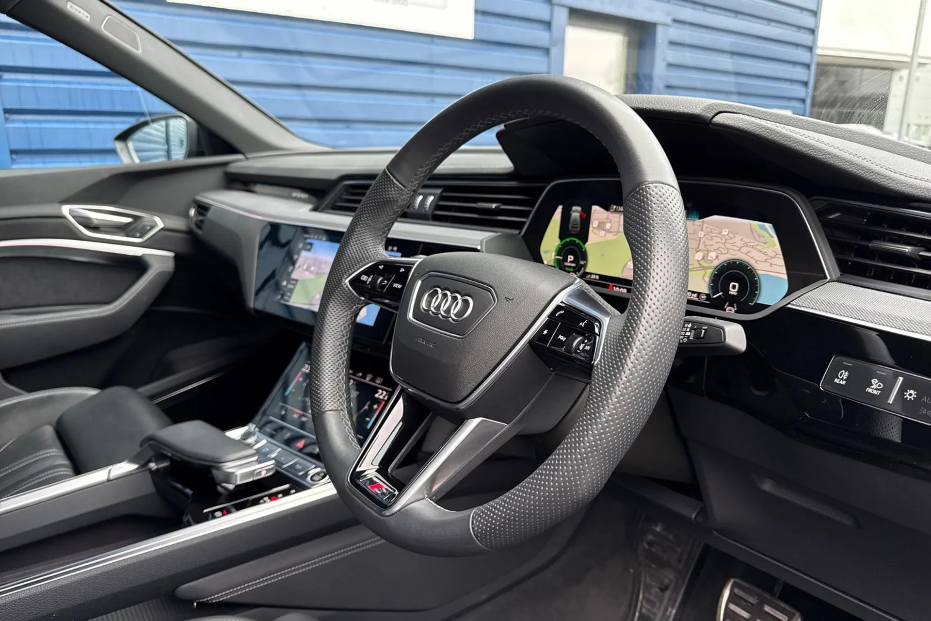 Audi Q8 thumbnail image number 31