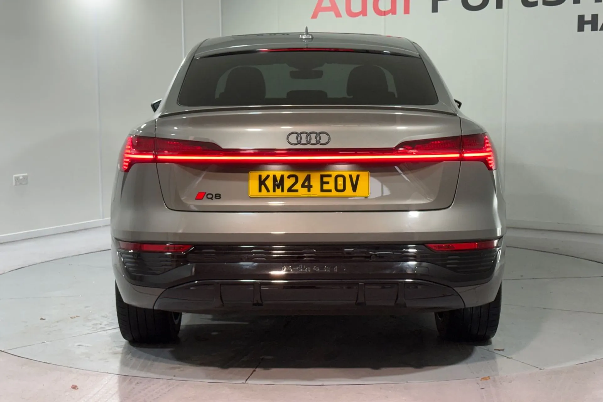 Audi Q8 thumbnail image number 9